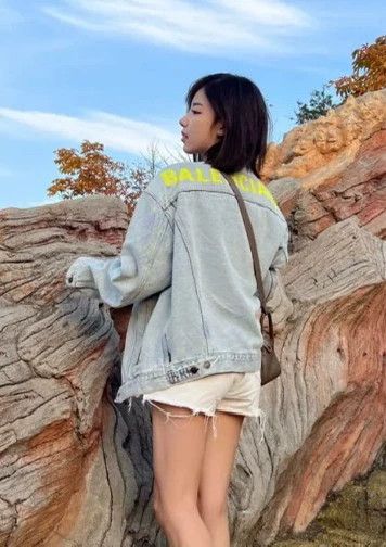 Balenciaga Balenciaga Backlogo washed distressed denim jacket Size US S / EU 44-46 / 1 - 5 Thumbnail
