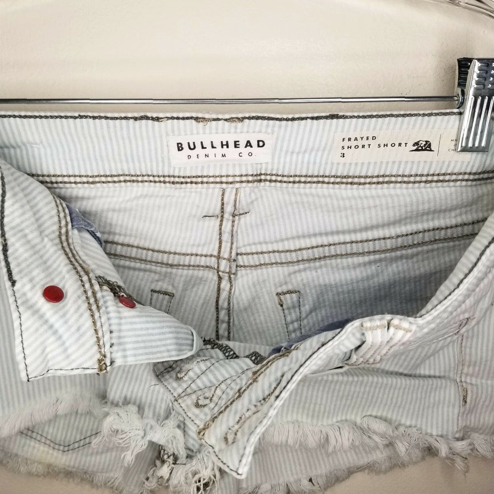 Vintage BULLHEAD Juniors Frayed Cut-Off Shorts Blue White Striped Size 3 Womens Size 26" / US 2 / IT 38 - 2 Thumbnail
