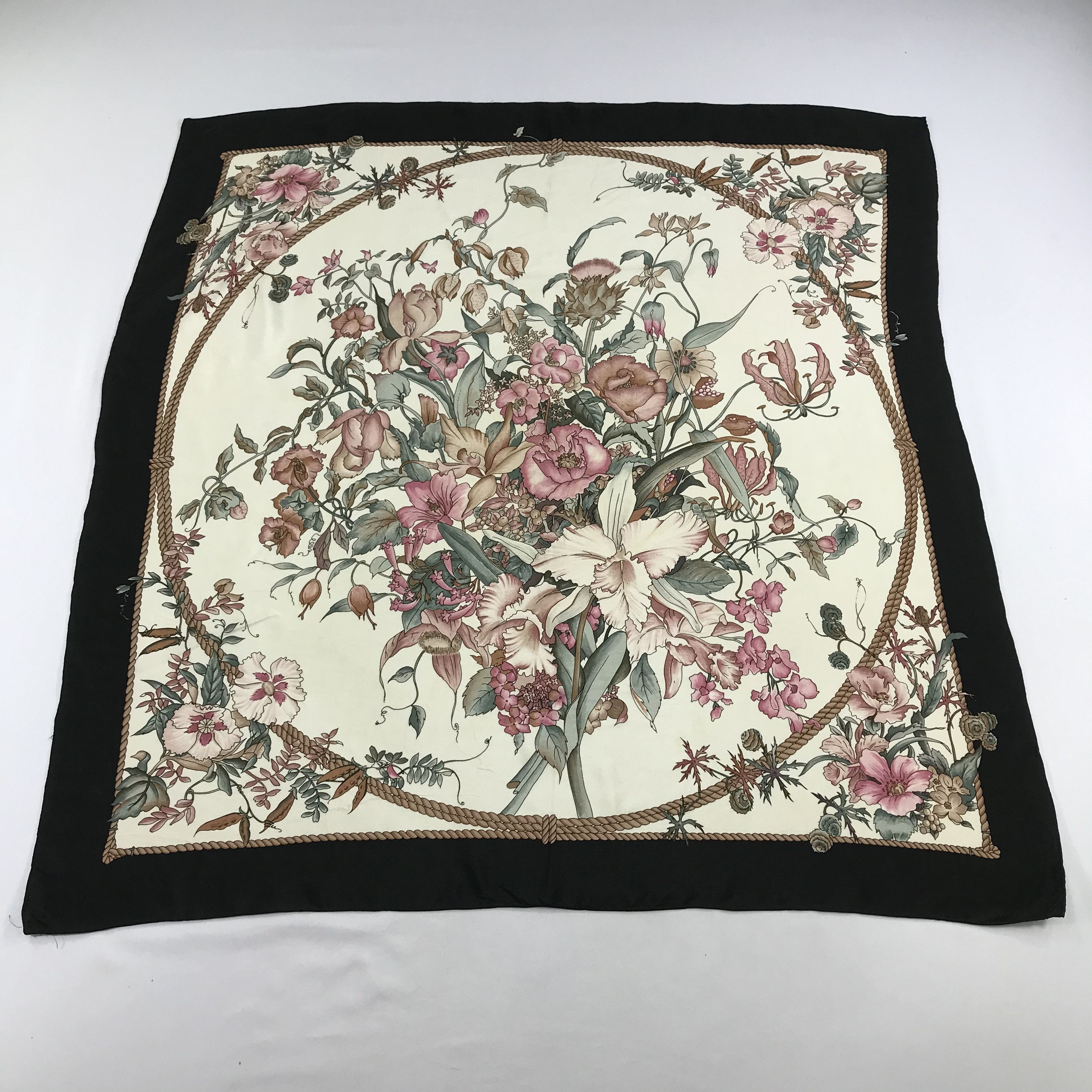 Vintage Vintage Luxury Flower Bouquet Hand Rolled Silk Scarf M184 Size ONE SIZE - 2 Thumbnail