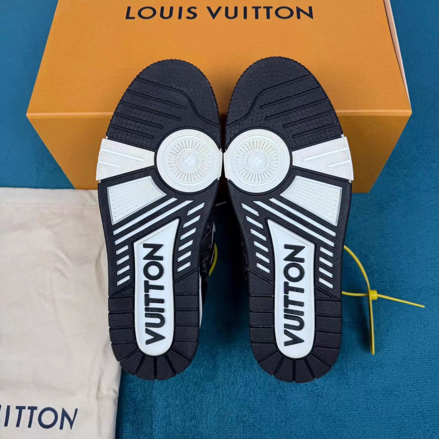 Louis Vuitton LV Trainer Black/White Denim Print Near New 1x Size US 8.5 / EU 41-42 - 5 Thumbnail