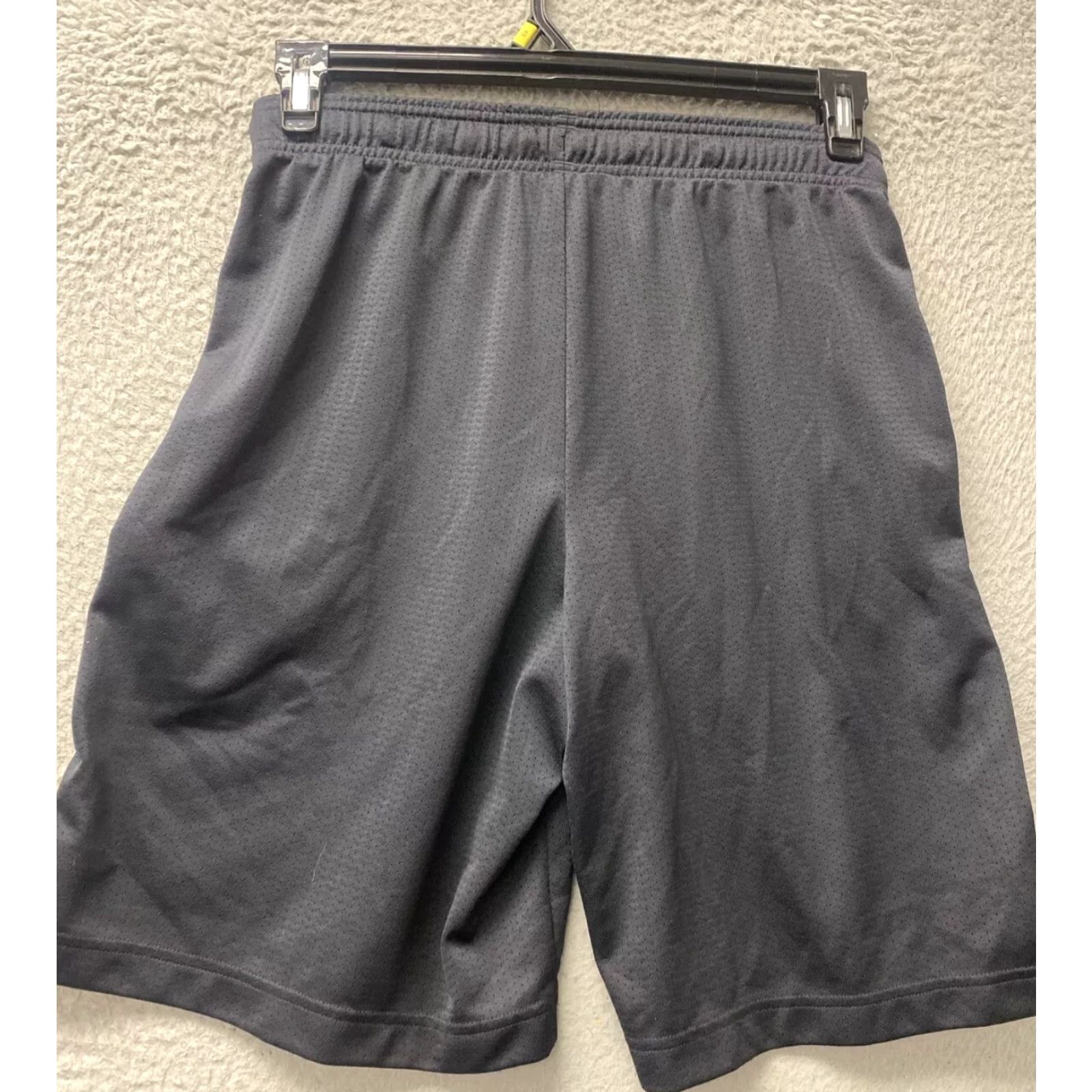 Under Armour VINTAGE? No — Under Armour Shorts Mens Medium HeatGear Elastic Waist Pull On 113‑11 Black 30 Inseam 9 Inseam Athletic Pockets Logo Mens Size US 31 - 6 Thumbnail