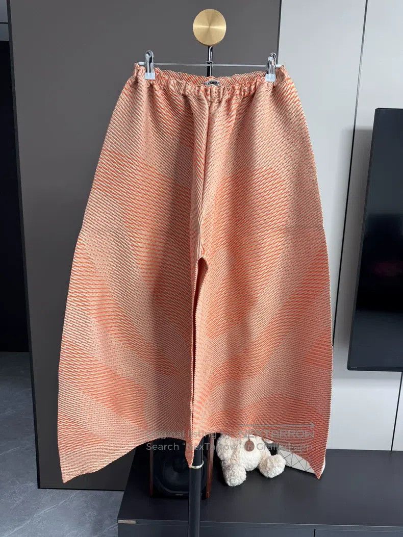 Issey Miyake Issey Miyake Spring Wide-Leg Pants Size 25" / US 0 / IT 36 - 1 Thumbnail