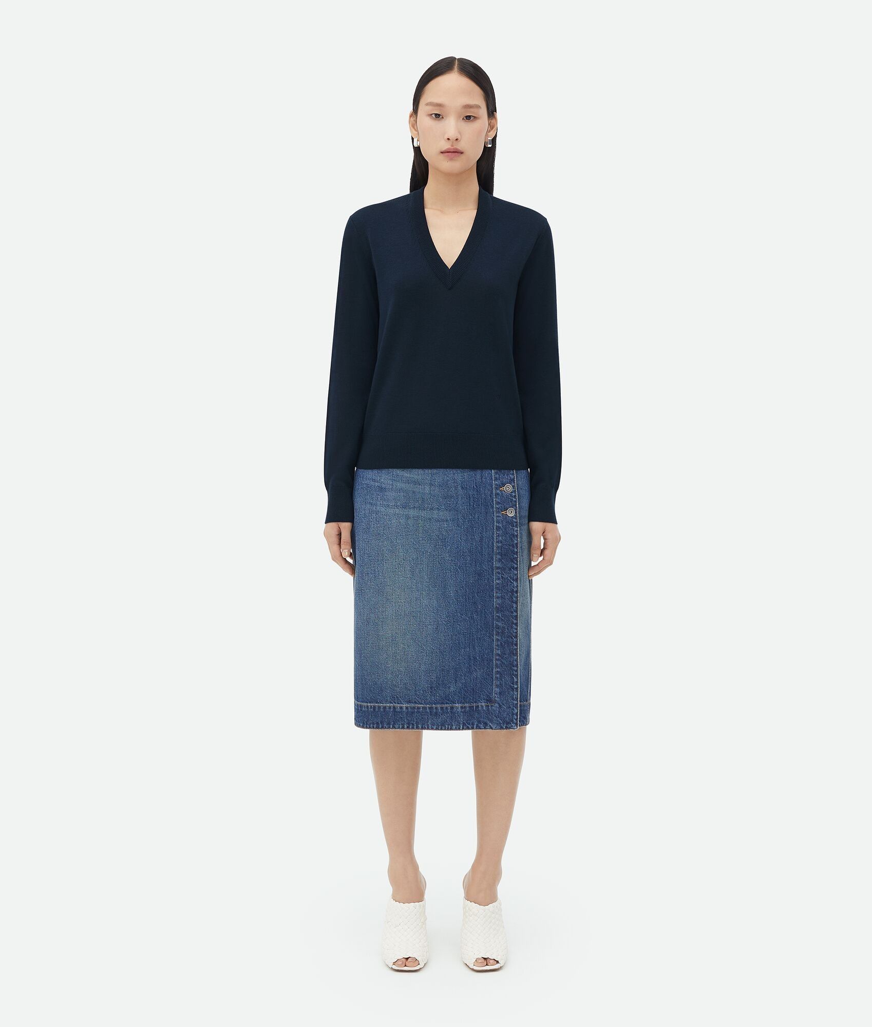 Bottega Veneta o1n1vont0625 Classic Wool Sweater in Midnight Blue Size XS / US 0-2 / IT 36-38 - 1 Thumbnail