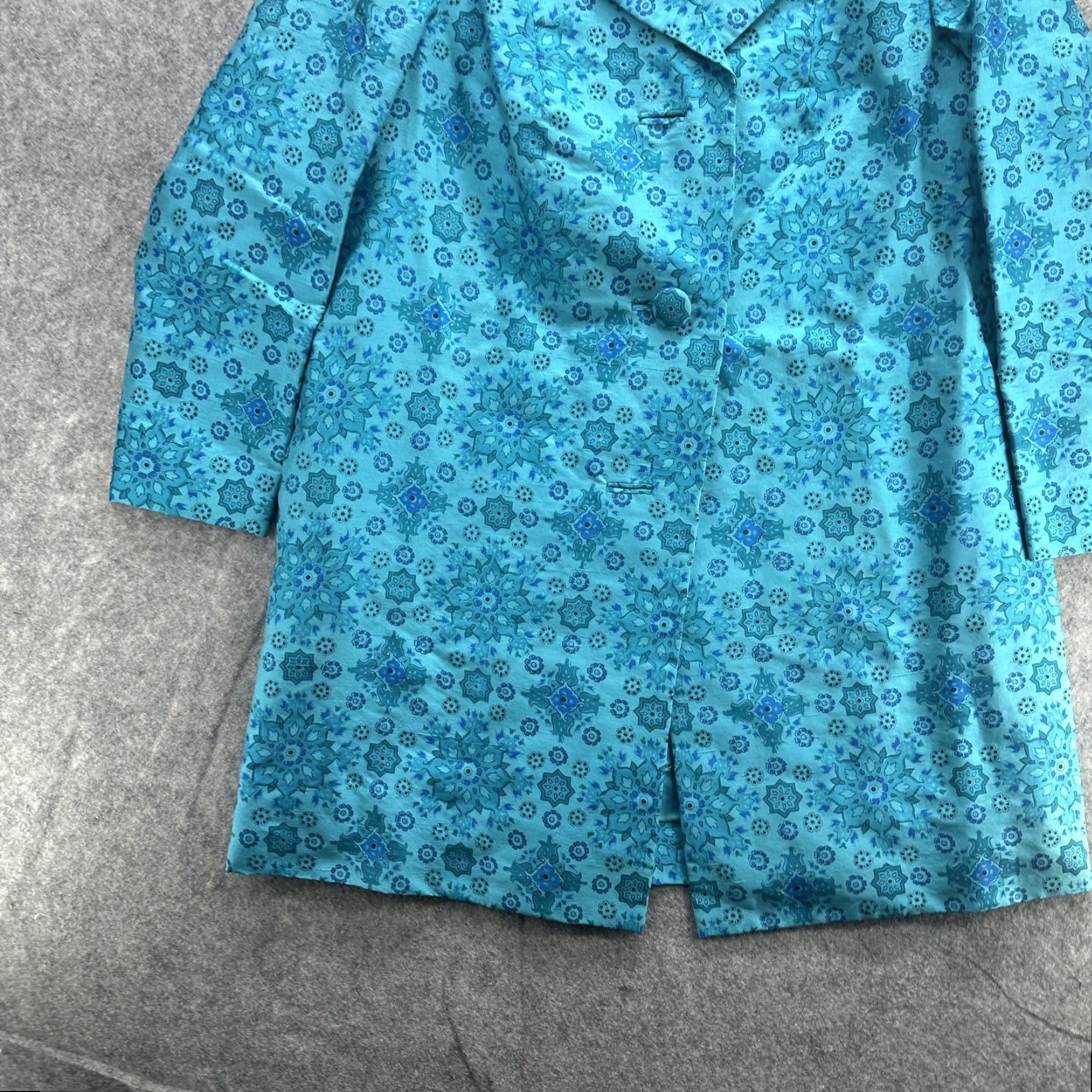 Vintage VINTAGE Bonwit Tailors Coat Womens M Turquoise Blue Floral Brocade 60s Overcoat Silk Lined Button Front Notched Collar Pockets Size M / US 6-8 / IT 42-44 - 4 Thumbnail