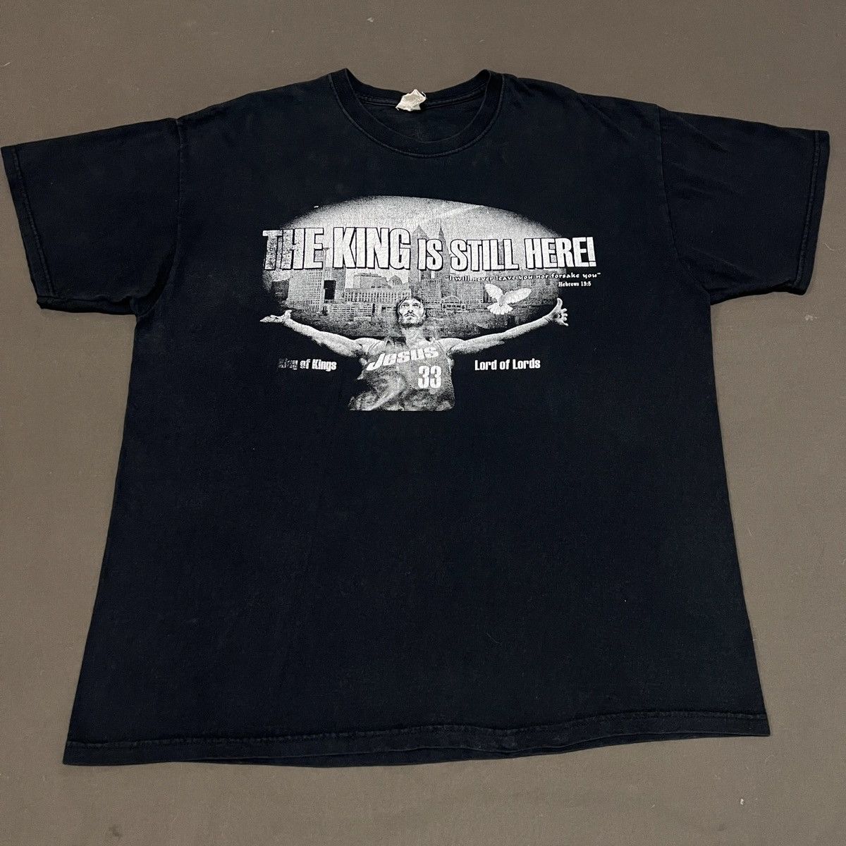 Vintage Vintage Y2K THE KING IS STILL HERE Jesus God Bible Tee Faded Size US XL / EU 56 / 4 - 2 Thumbnail