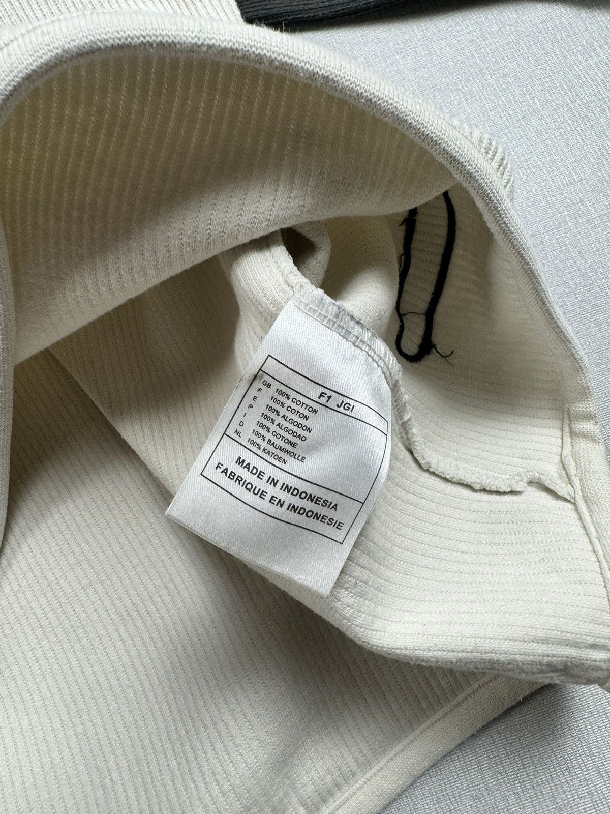 Nike × Vintage Men’s Vintage Nike V-Neck Sweatshirt size XL Size US XL / EU 56 / 4 - 6 Thumbnail