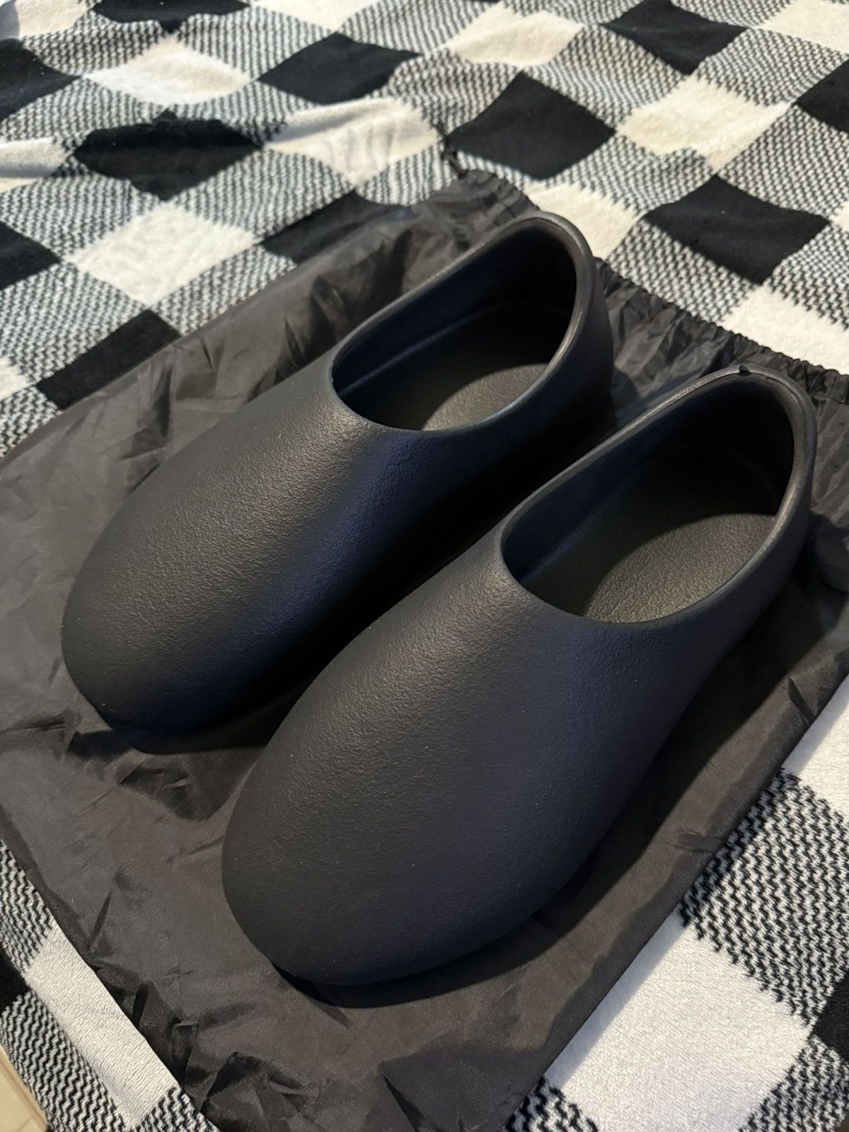 Yeezy Yeezy Slip Ons Size US 8 / EU 41 - 1 Thumbnail