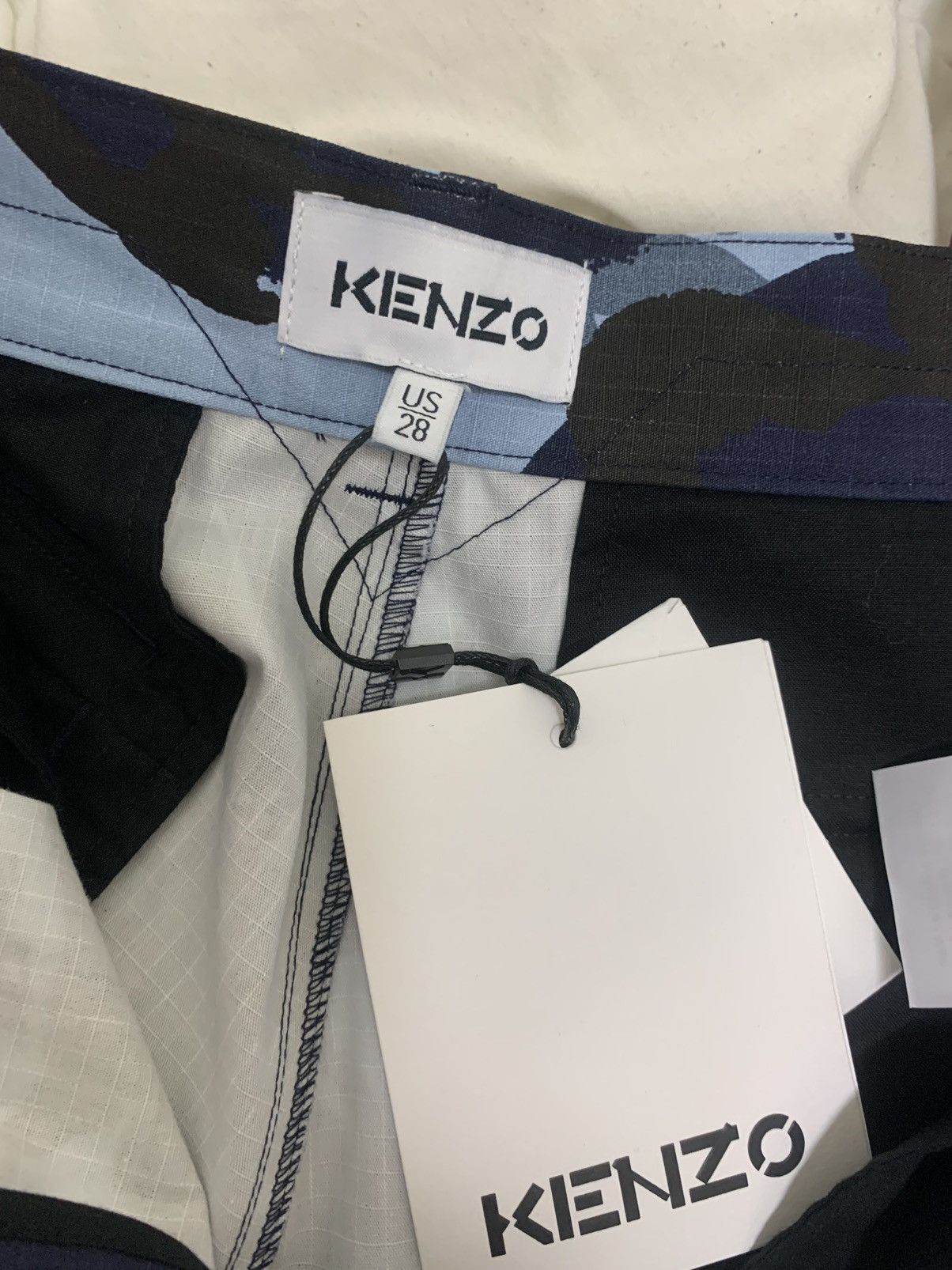 Kenzo KENZO TROPIC CAMO PRINTED CARGO SHORT Size US 32 / EU 48 - 8 Thumbnail