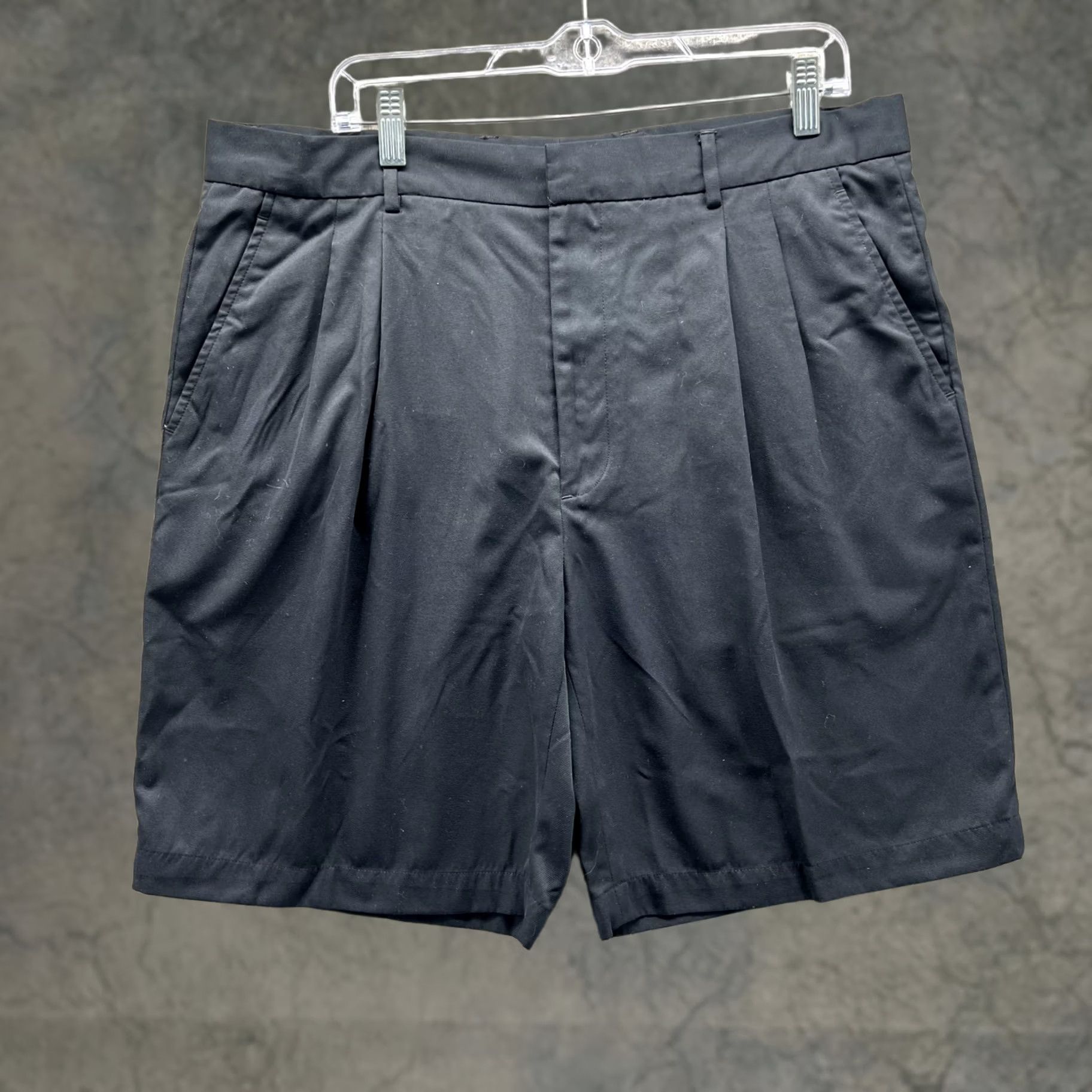 Vintage Greg Norman Shorts Mens 38 Black Microfiber Pleated Chino Golf 9 Inseam Casual Size US 38 / EU 54 - 1 Thumbnail