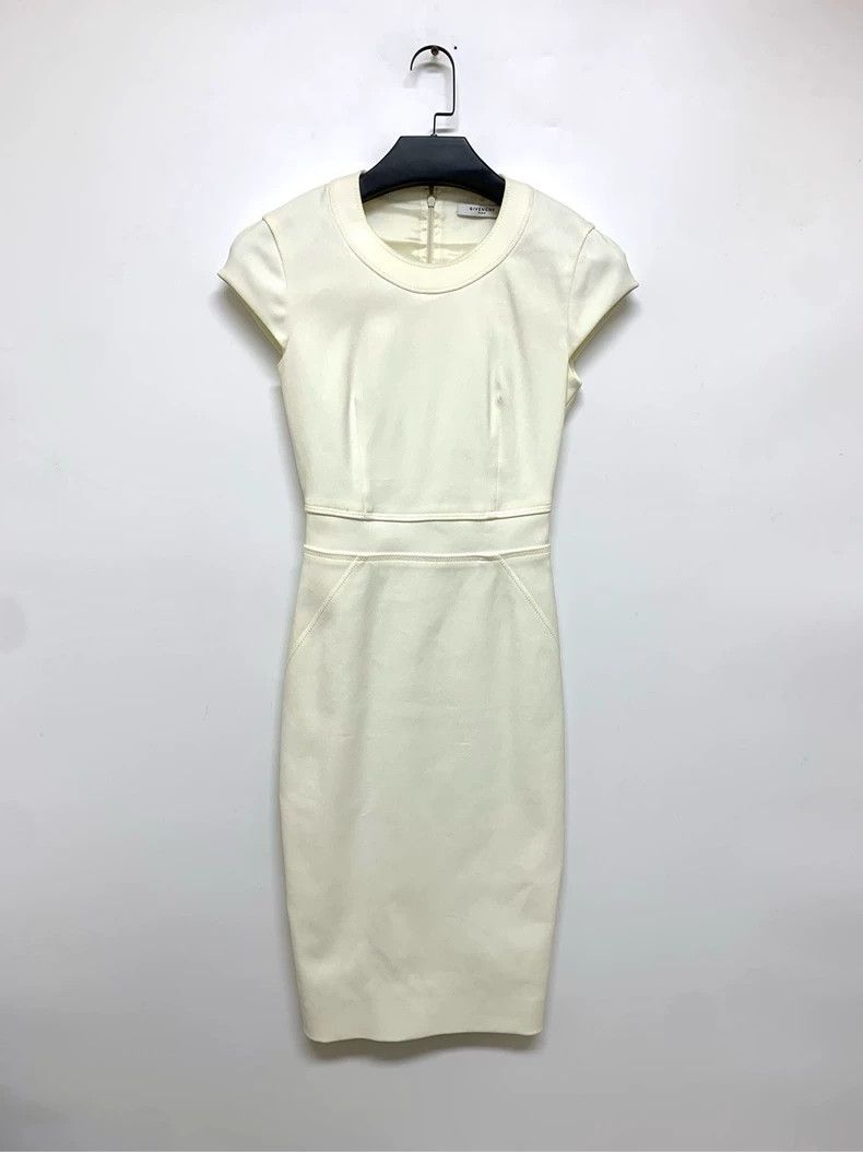 Givenchy Size36 Dress Size 36 98% New! Shoulder Width 39