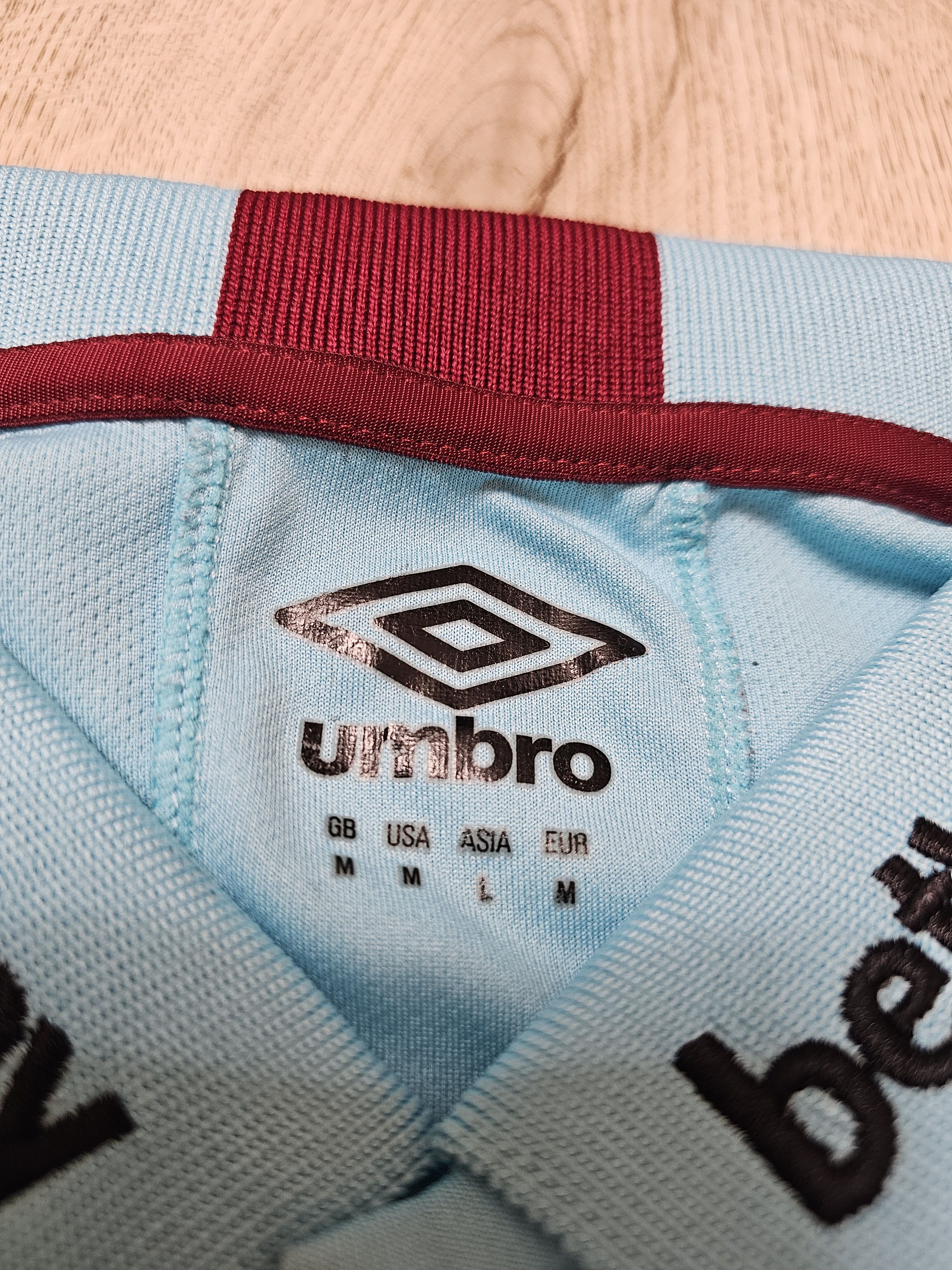 Umbro WEST HAM UNITED 2017 2018 FOOTBALL SHIRT SOCCER JERSEY Size US S / EU 44-46 / 1 - 4 Thumbnail
