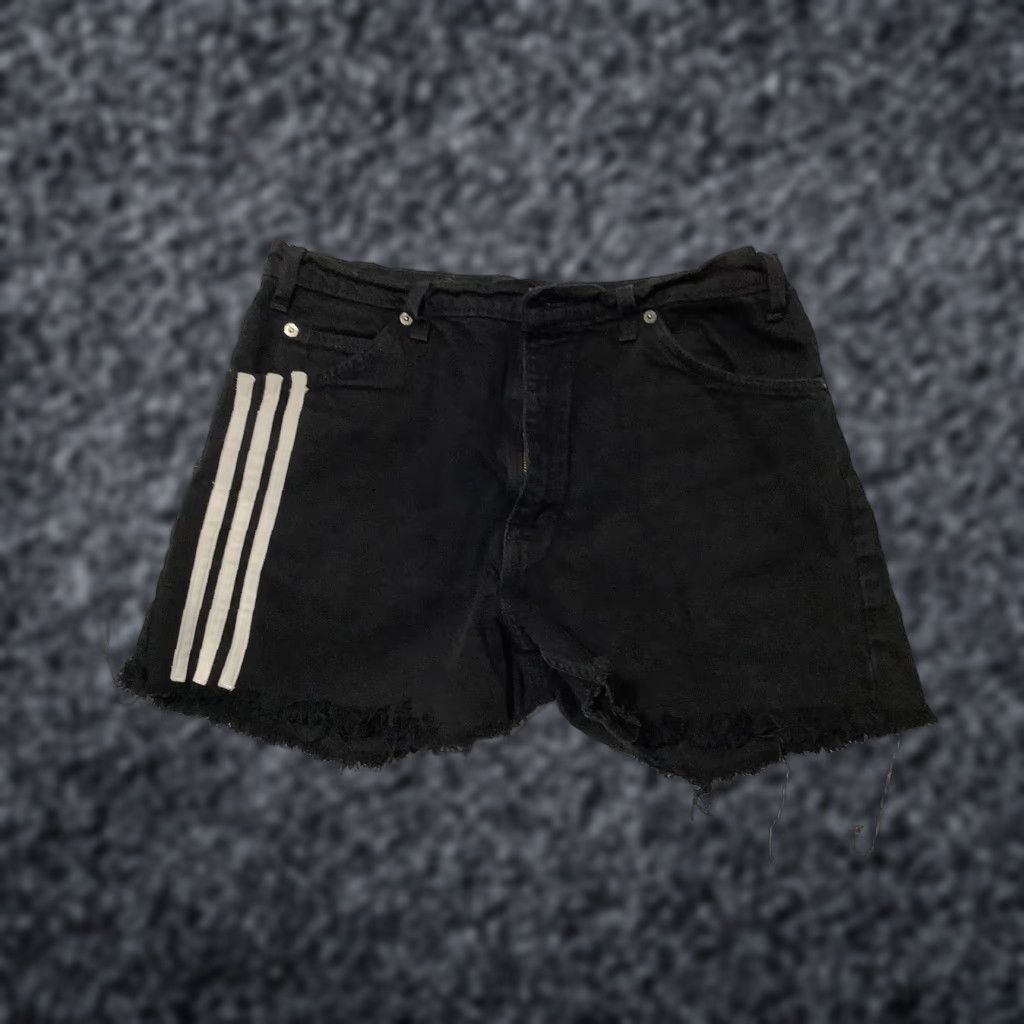Levi's Levi's 550 Shorts Mens 34 Black Striped Distressed Relaxed Vintage 90s Bermuda Denim Casual Mens, 34 Inseam 4in Size US 34 / EU 50 - 1 Thumbnail