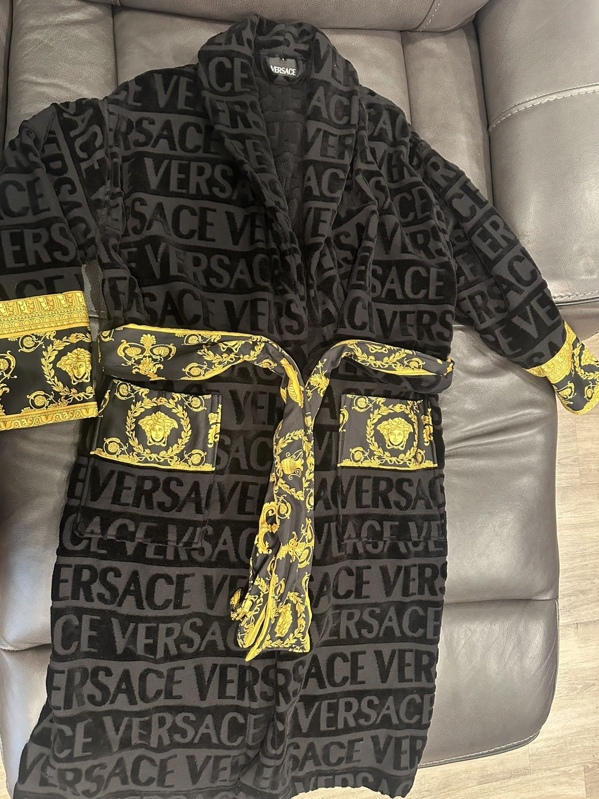 Versace Versace black & yellow bathrobe Never used Authentic Size L / US 10 / IT 46 - 8 Thumbnail