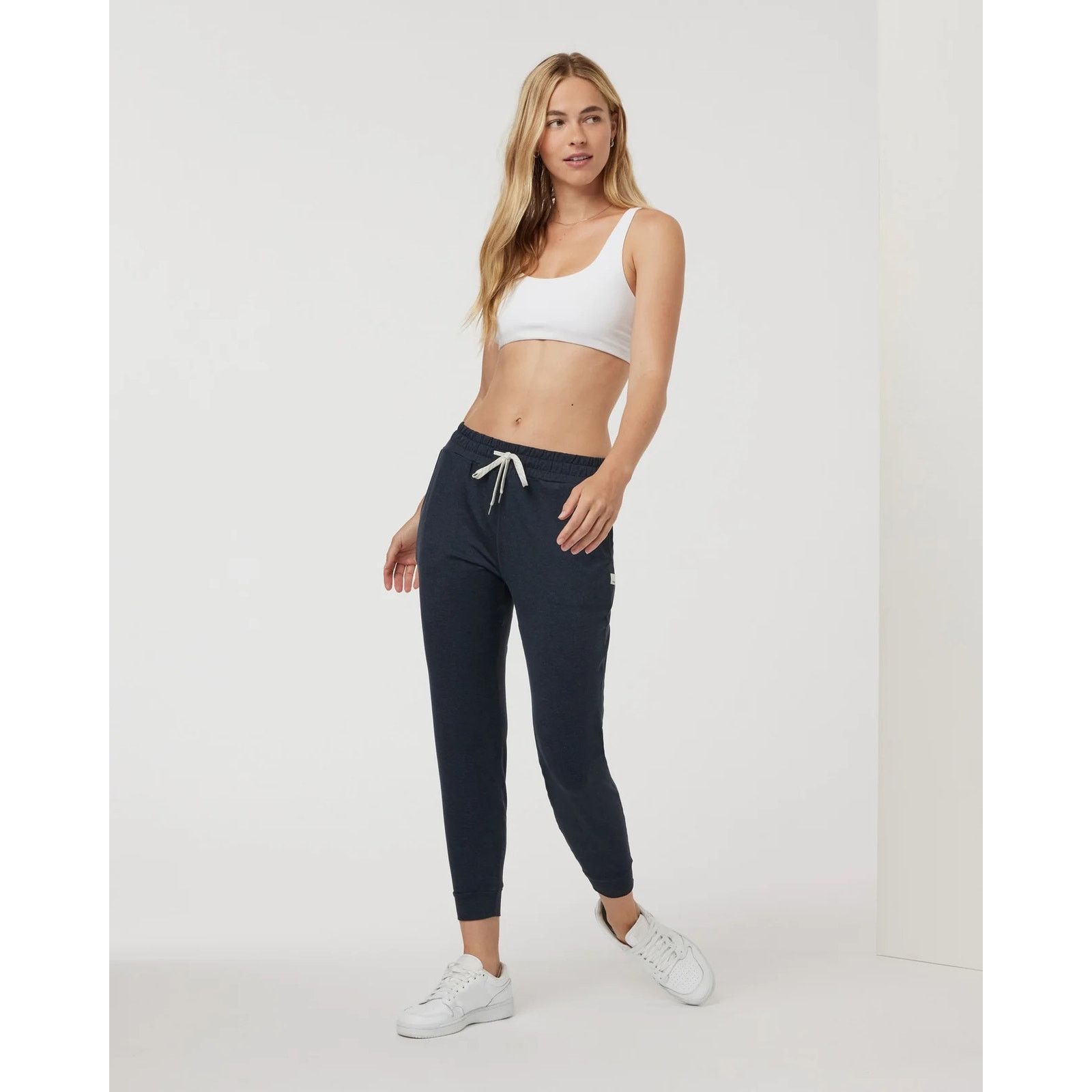 Vuori Vuori Performance Jogger in navy midnight sz S Size 26" / US 2 / IT 38 - 1 Thumbnail