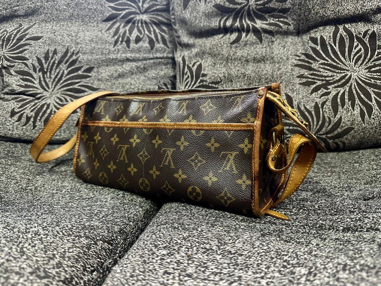 Louis Vuitton Authentic Louis Vuitton Monogram Canvas Poponcourt Long Bag Size ONE SIZE - 3 Thumbnail
