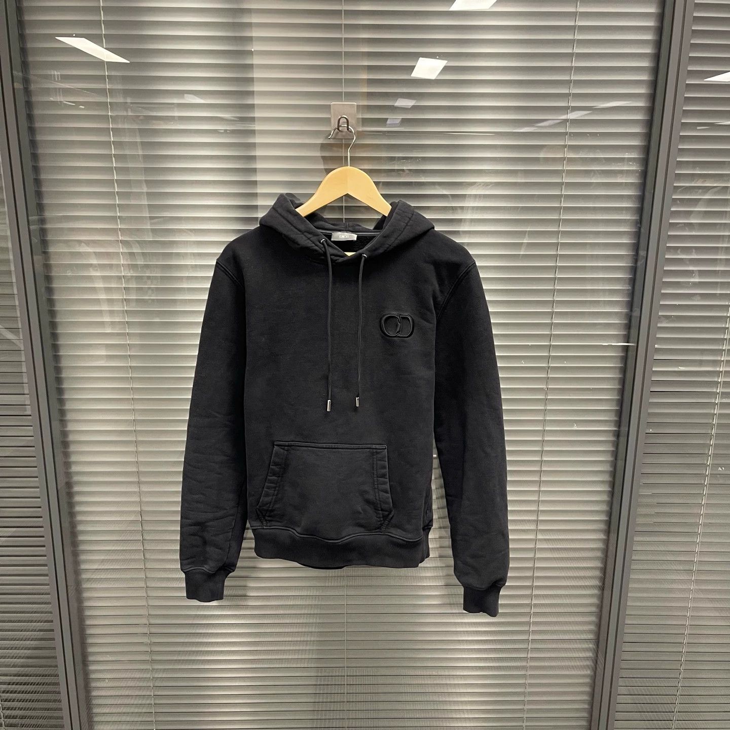 Dior Dior CD embroidered logo black hoodie L faded Size US L / EU 52-54 / 3 - 1 Thumbnail