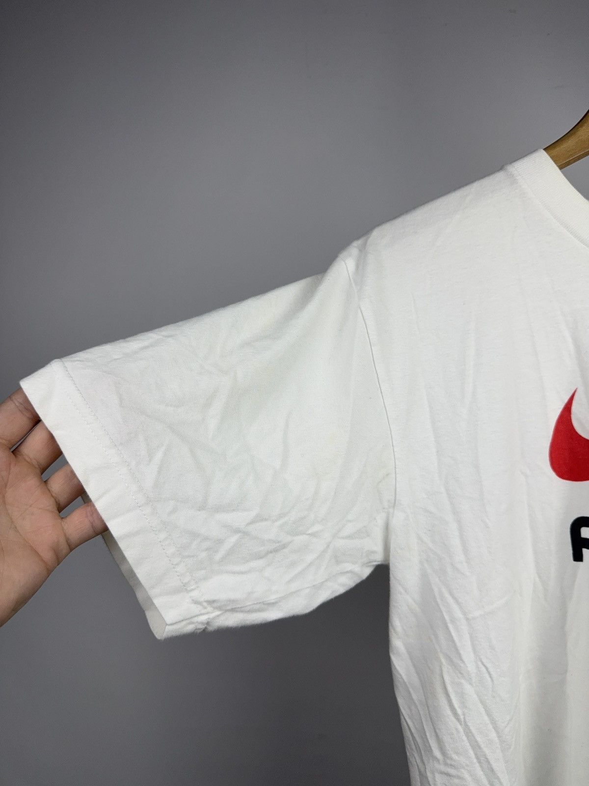 Nike Vintage 90s Retro Nike Air Logo T-Shirt White Red Swoosh Size US S / EU 44-46 / 1 - 6 Thumbnail