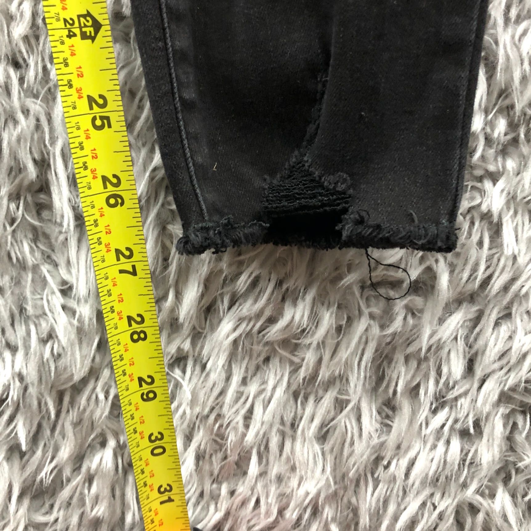 Vintage Universal Thread Skinny Jeans Size 4/27 Womens Mid Rise Dark Wash Black Denim Skinny Jeans Women's Black Denim Modern Classic 27" Waist 28" Inseam Size 27" / US 4 / IT 40 - 3 Thumbnail