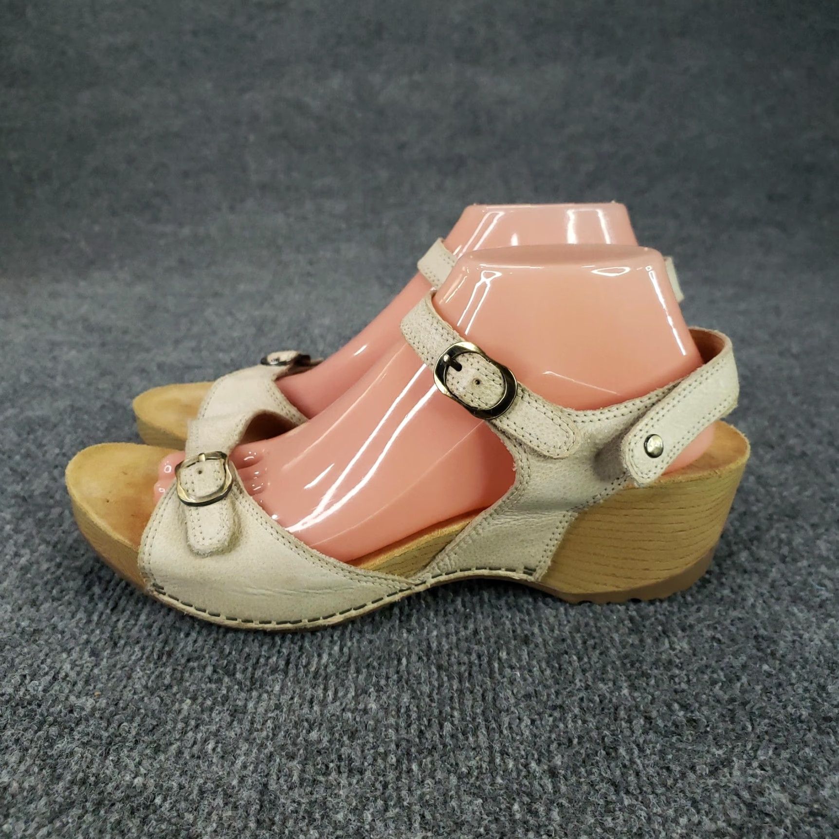 Dansko Dansko Sandals Beige Leather Wedge Heel Ankle Strap Comfort Womens Size 11 Shoes Size US 11 / IT 41 - 4 Thumbnail