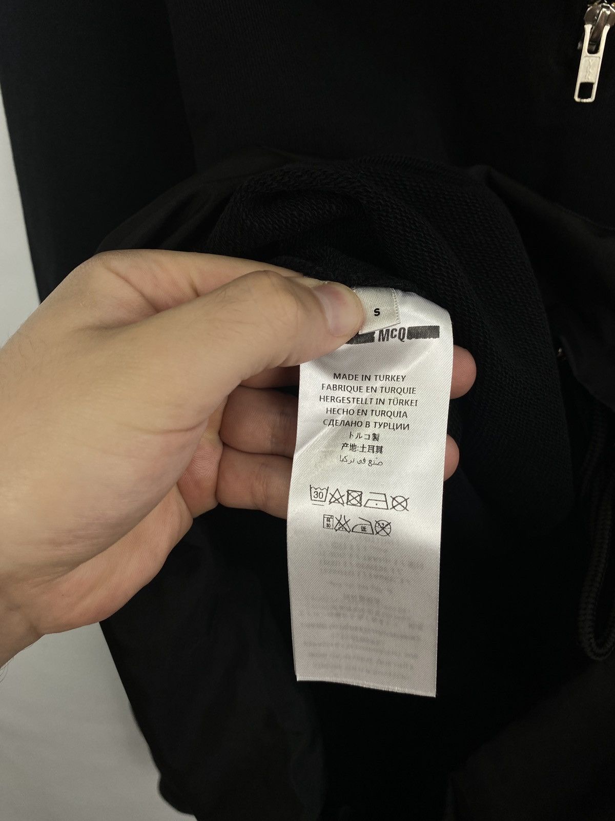 Alexander McQueen Y2K Alexander McQueen Zipped Collar Black Hoodie Rare Retro Size US S / EU 44-46 / 1 - 10 Thumbnail