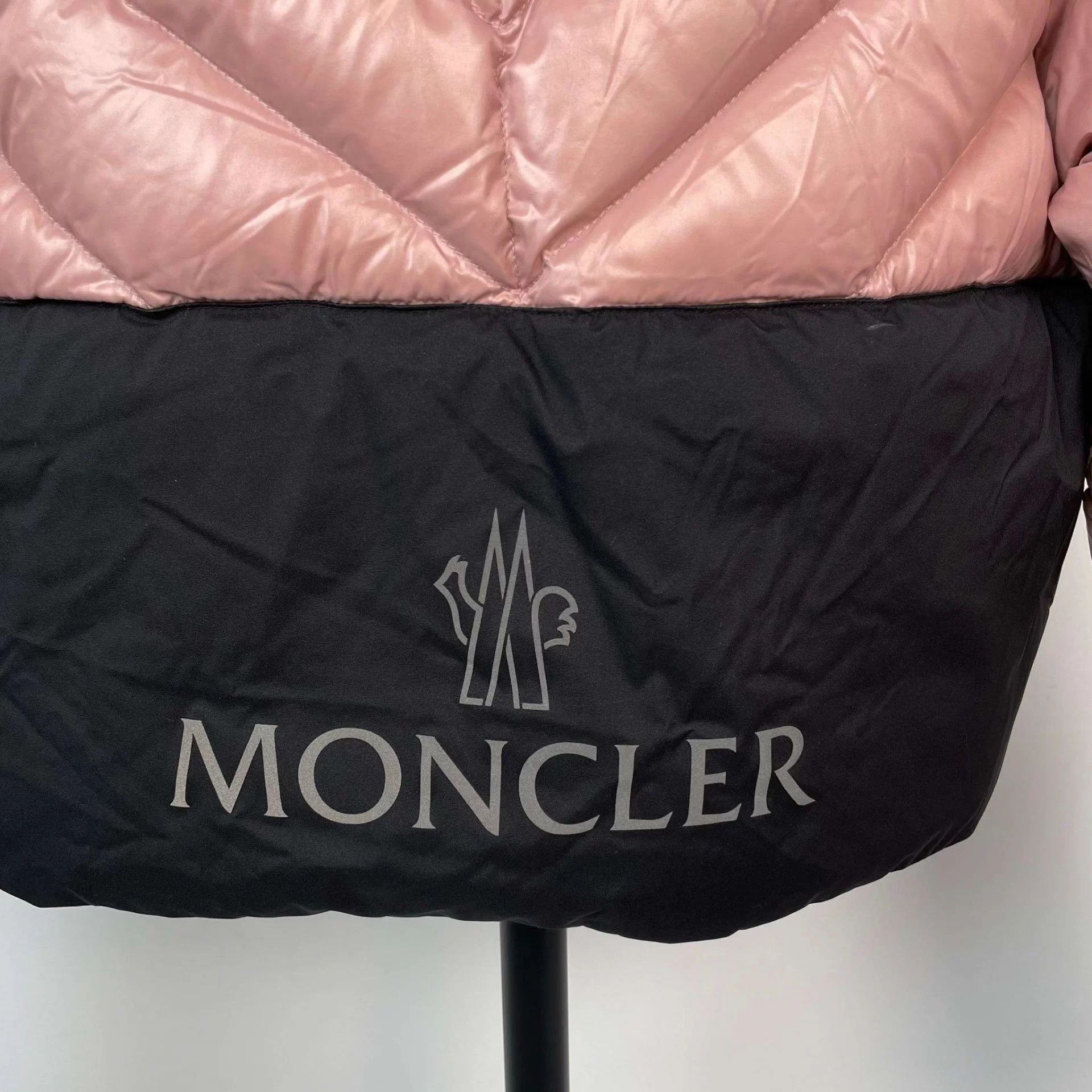 Moncler Moncler Short Pink Morgat Logo Down Jacket Size XS / US 0-2 / IT 36-38 - 3 Thumbnail