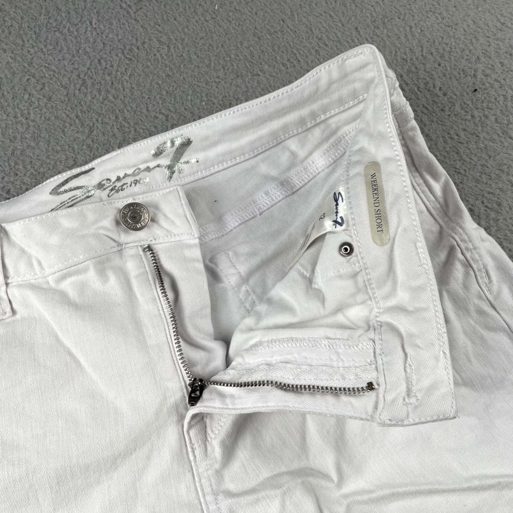 Vintage Seven7 Jeans Weekend Shorts Women’s Size 12 White Logo EUC Short Cut-Off 4 Inch Inseam Mens? Size 34" / US 12 / IT 48 - 6 Thumbnail