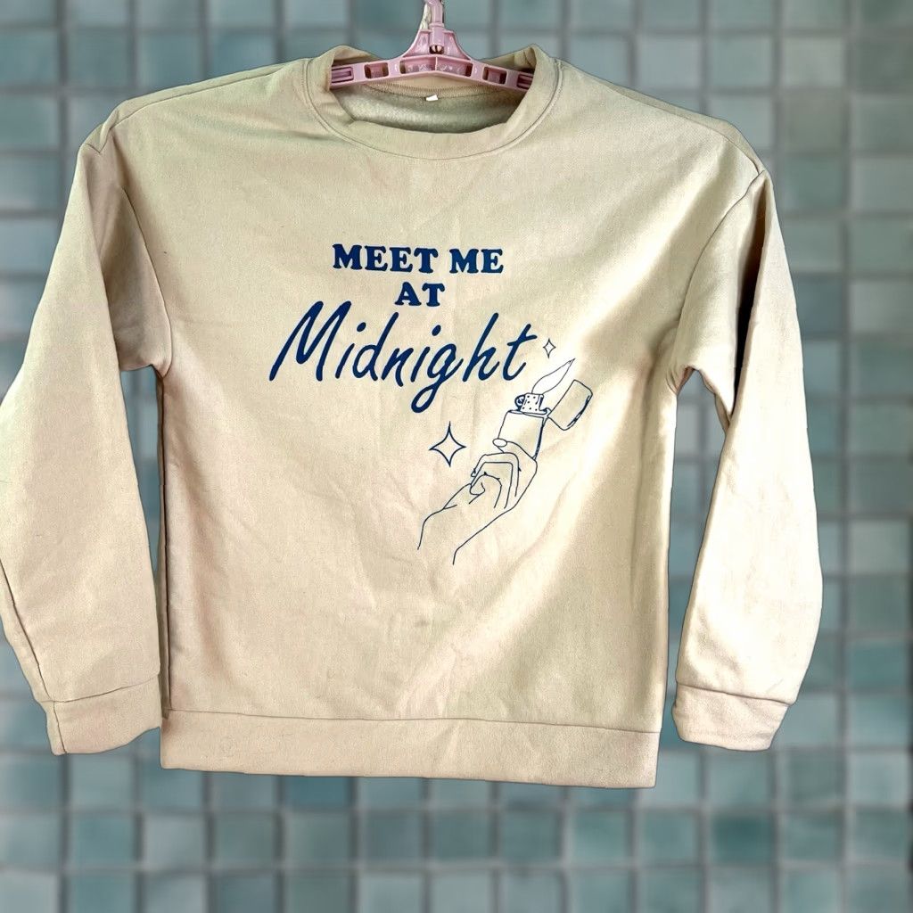 Vintage M & M Swift Concert Sweatshirt Beige Womens Size M Pullover Graphic Print 2022 Music Size M / US 6-8 / IT 42-44 - 1 Thumbnail
