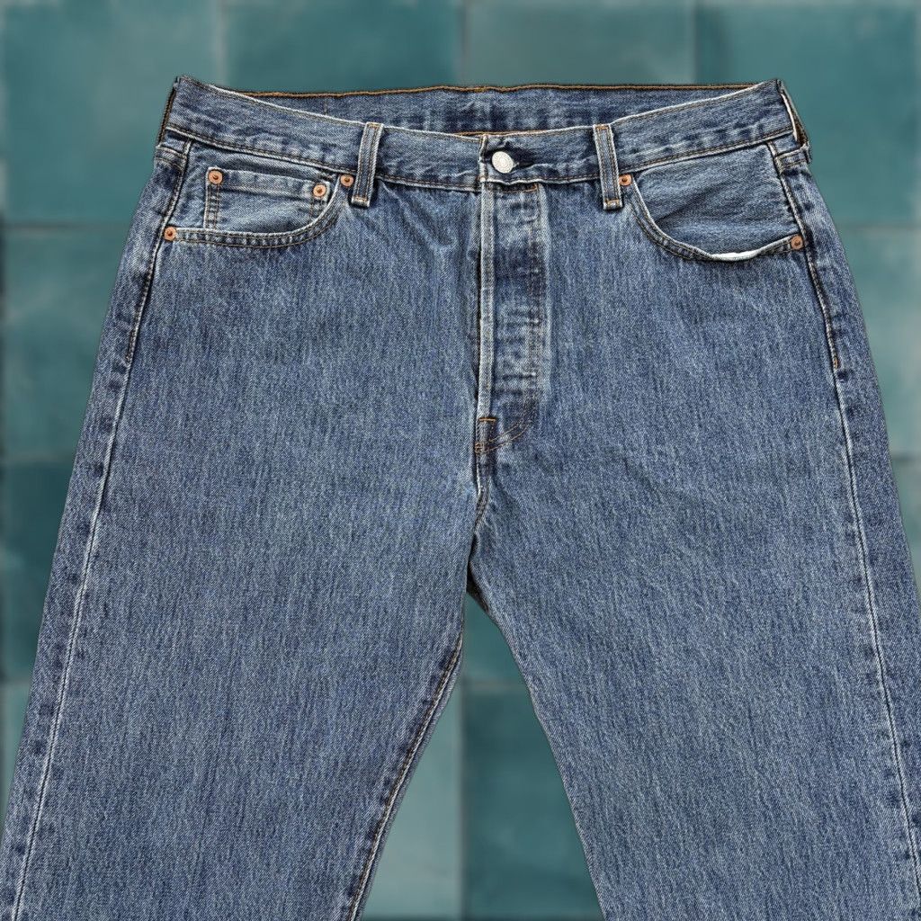 Levi's VINTAGE Levi's 501 Jeans Mens 36x34 Medium Blue Denim Button Fly Straight Leg Y2K Size US 36 / EU 52 - 1 Thumbnail