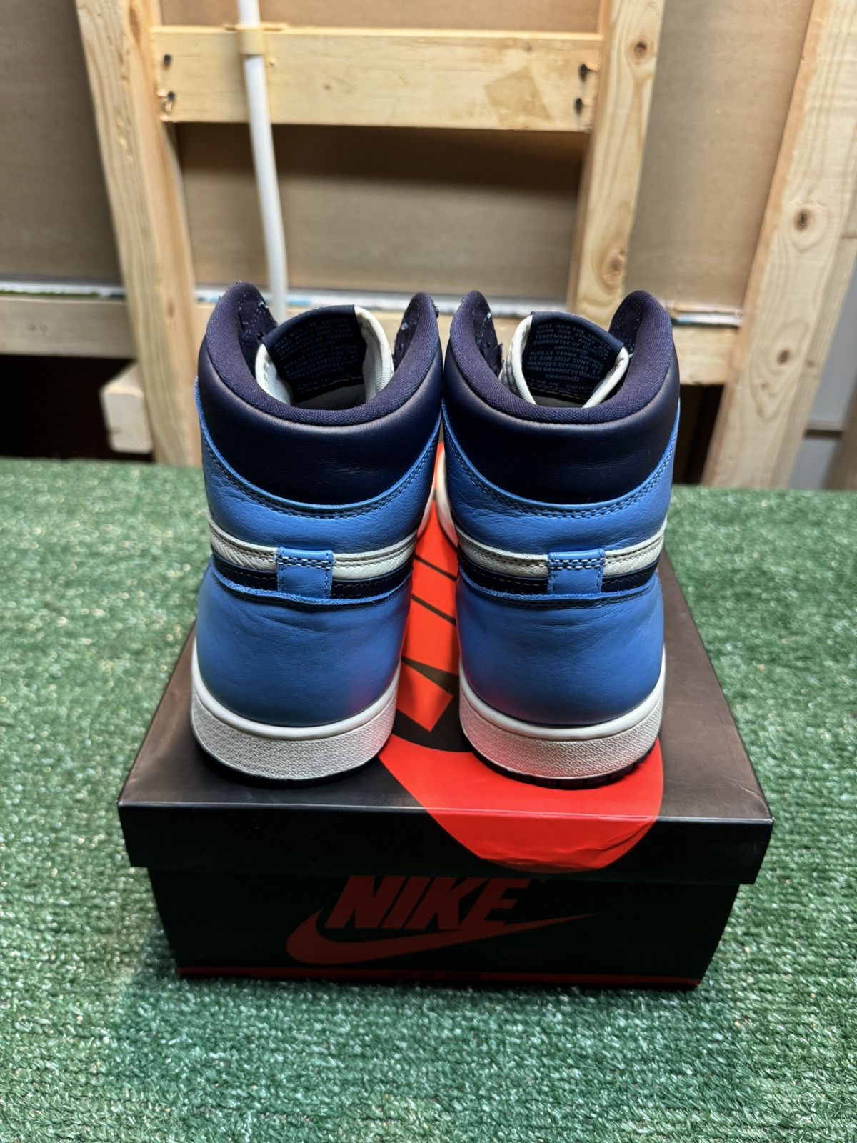 Jordan Brand Jordan Retro 1 Obsidian Size 10.5 Size US 10.5 / EU 43-44 - 9 Thumbnail