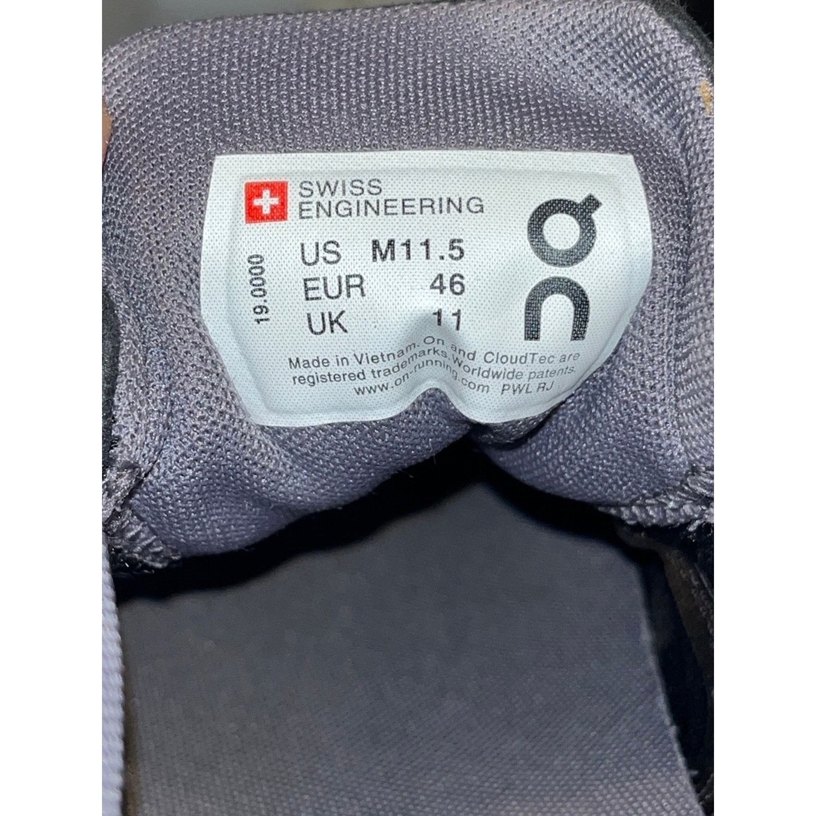 On On Cloud 5 Running Shoes Men’s 11.5 Black White Sneakers EUC Size US 11.5 / EU 44-45 - 11 Thumbnail