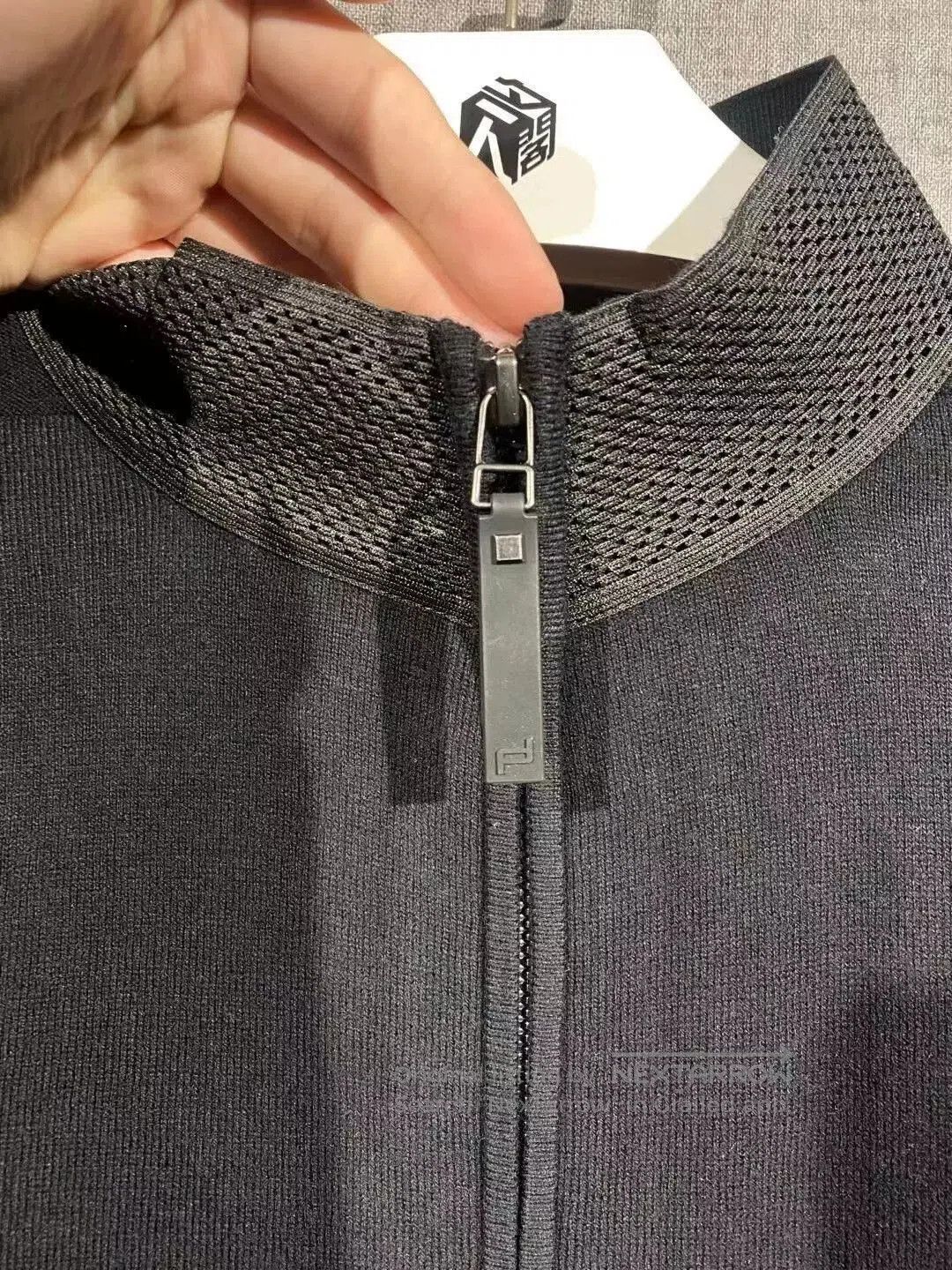 Porsche Design Porsche Men's Black Lightweight Zip. Size US M / EU 48-50 / 2 - 4 Thumbnail