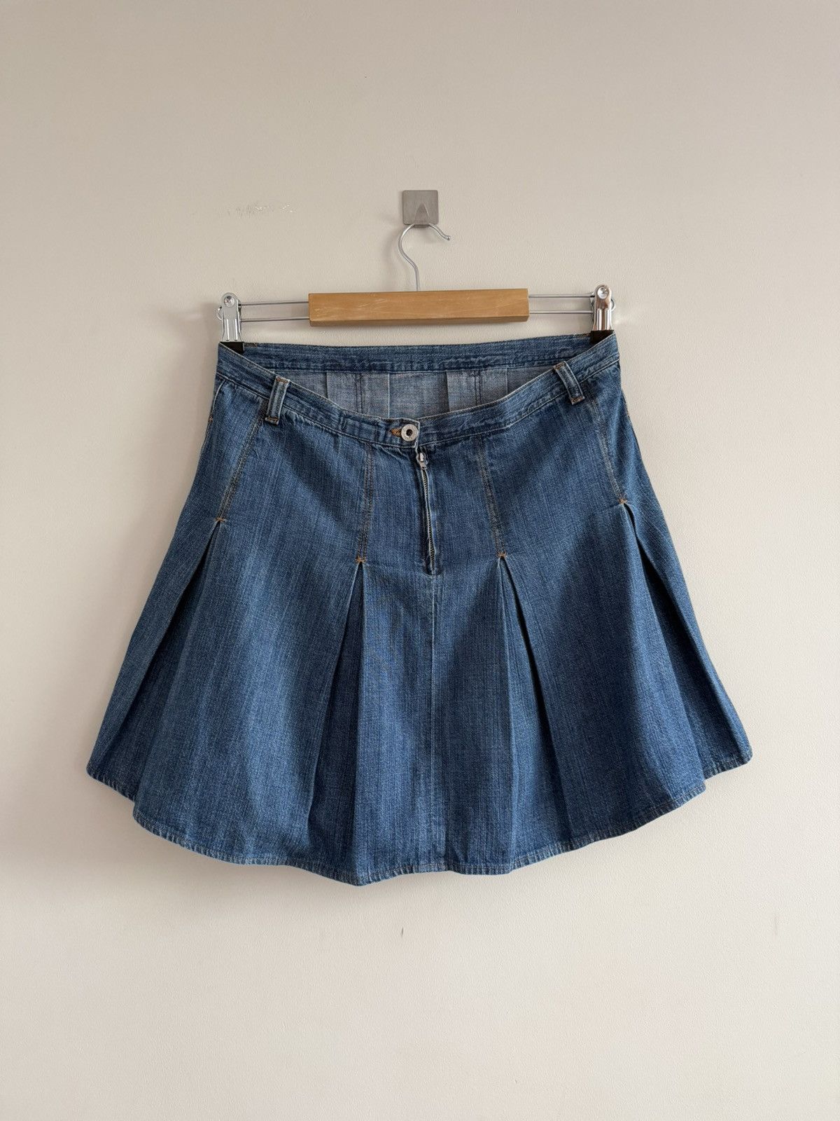 Dolce & Gabbana Dolce & Gabbana Pleated Denim Mini Skirt Size 30" / US 8 / IT 44 - 1 Thumbnail