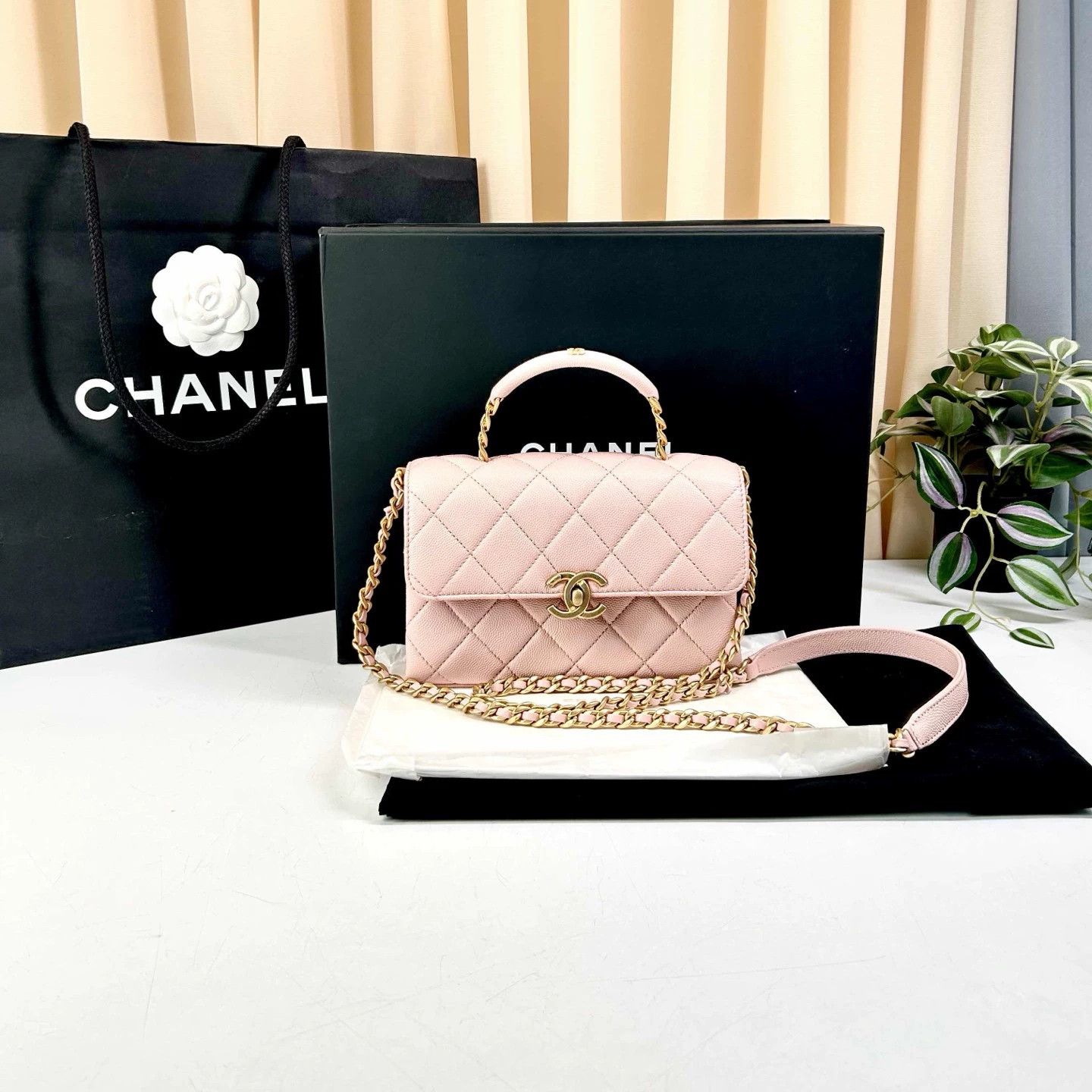 Chanel Pre-loved Bag Very good condition Size ONE SIZE - 1 Thumbnail