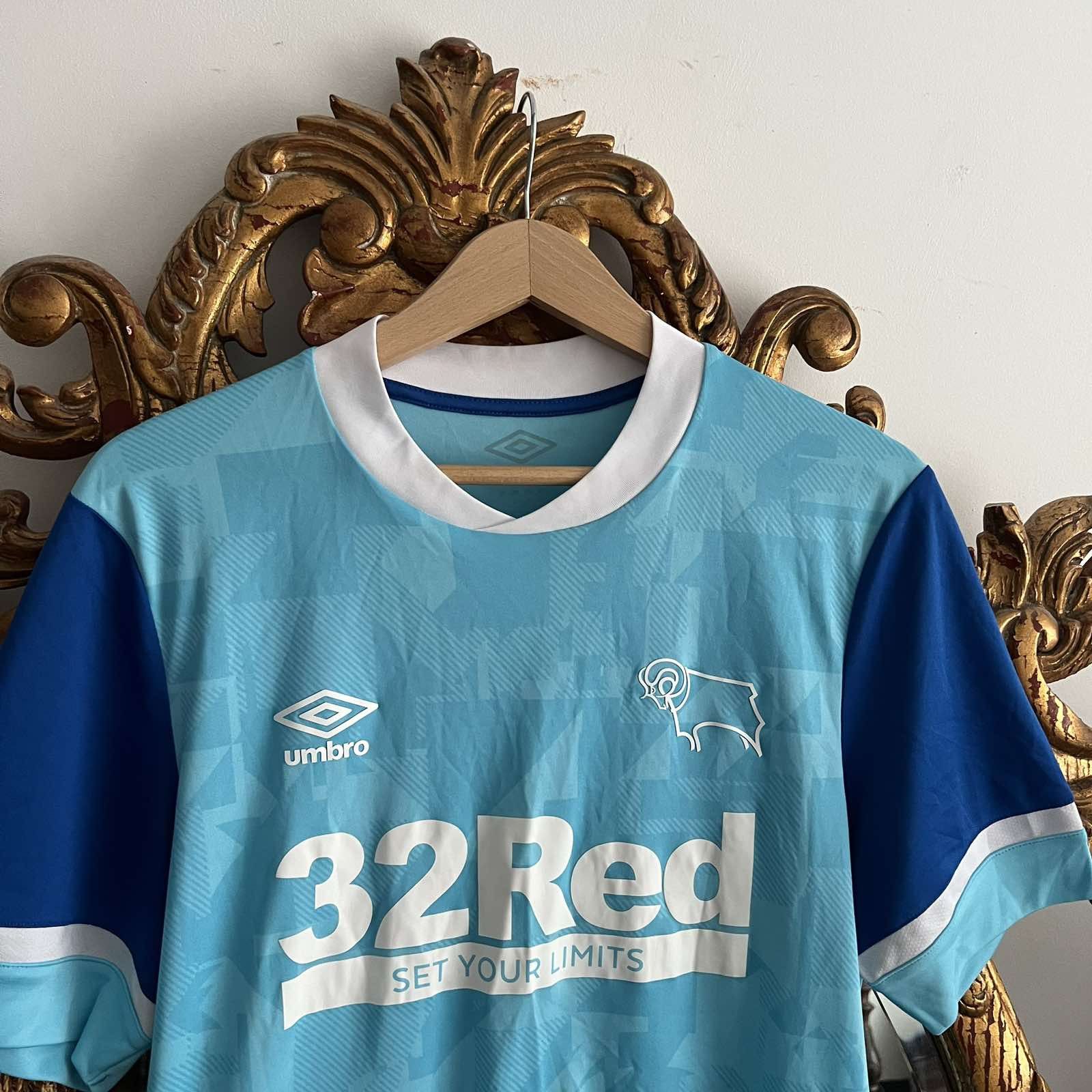 Umbro UMBRO DERBY COUNTY 2020 2021 FOOTBALL SHIRT Soccer jersey Size US L / EU 52-54 / 3 - 4 Thumbnail