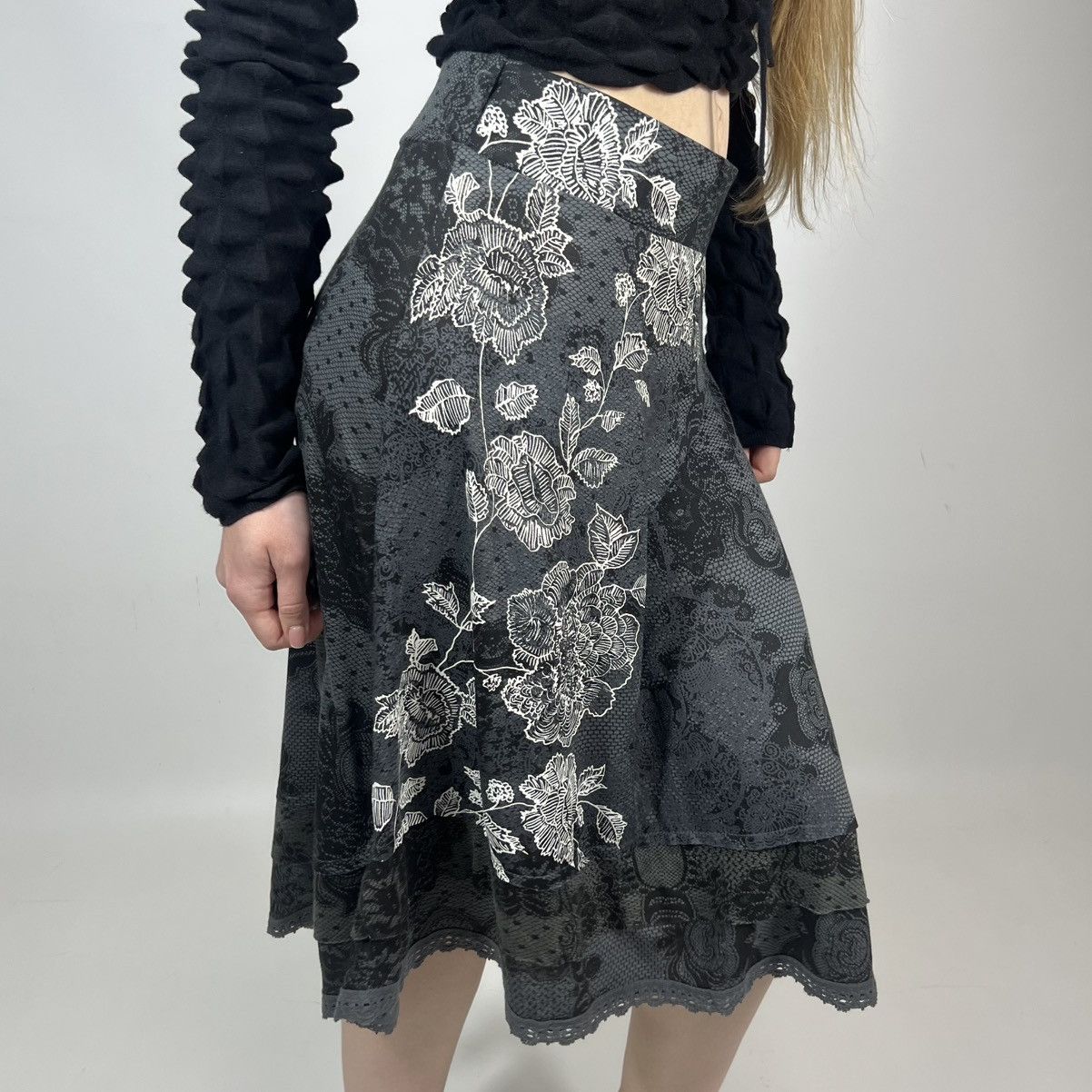 Desigual Vintage Y2K Desigual Floral Japanese Style Retro Midi Skirt Size 28" / US 6 / IT 42 - 1 Thumbnail