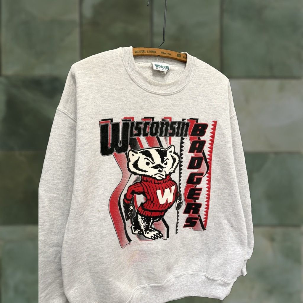 Vintage VINTAGE 90s University Of Wisconsin Badgers Gray Sweatshirt L Men Pullover Size L Gray 90s Mens Size US L / EU 52-54 / 3 - 1 Thumbnail