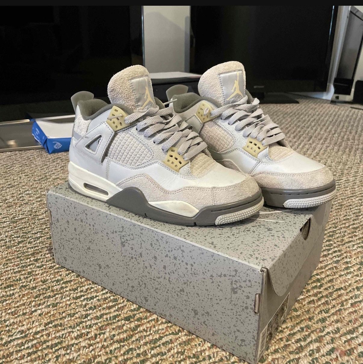 Jordan Brand Jordan 4 Retro SE Craft Photon Dust Size US 8.5 / EU 41-42 - 2 Thumbnail