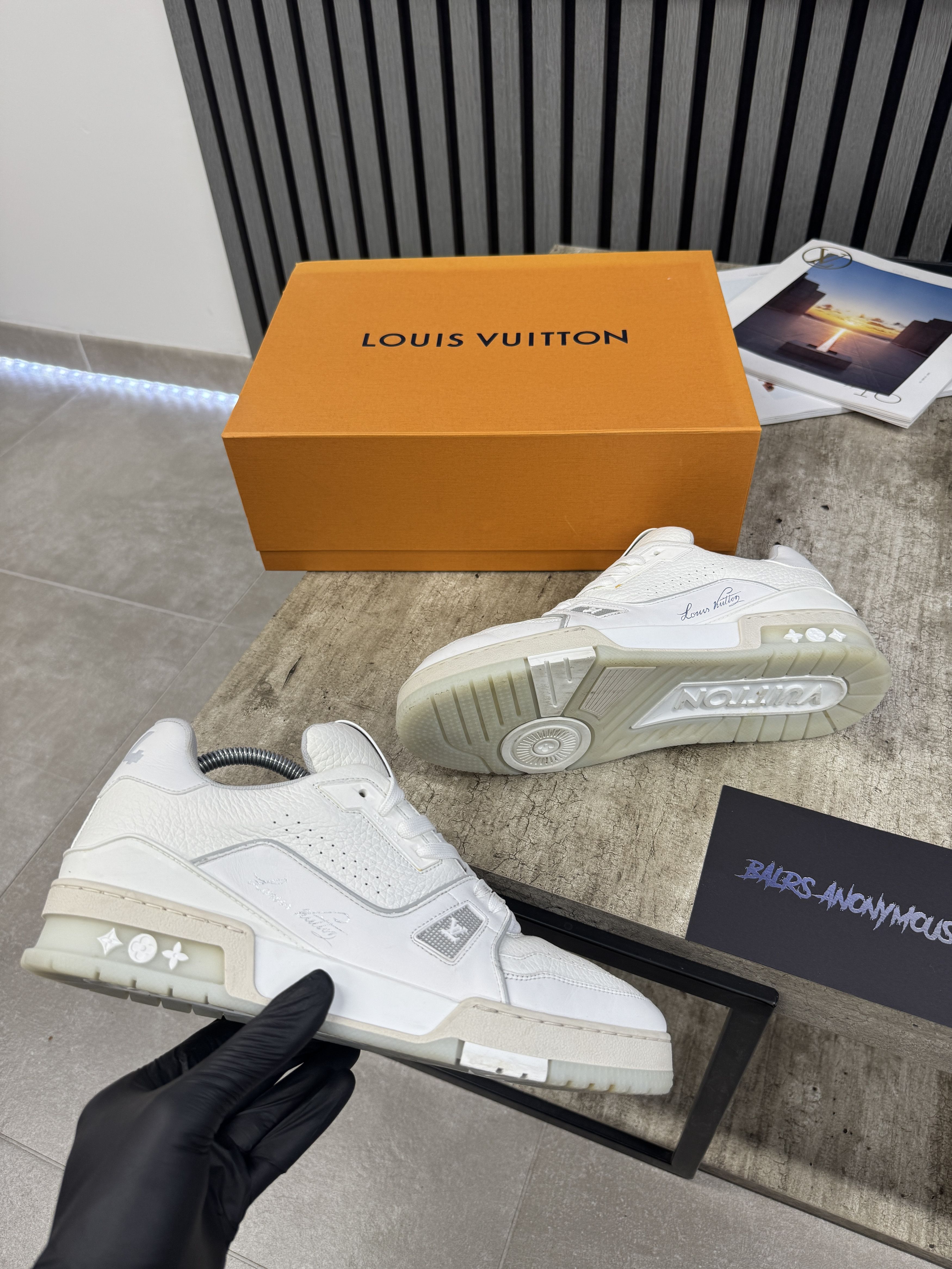 Louis Vuitton Louis Vuitton 1A8WAX Monogram Trainers White Grey RRP £950 Size US 8.5 / EU 41-42 - 1 Thumbnail