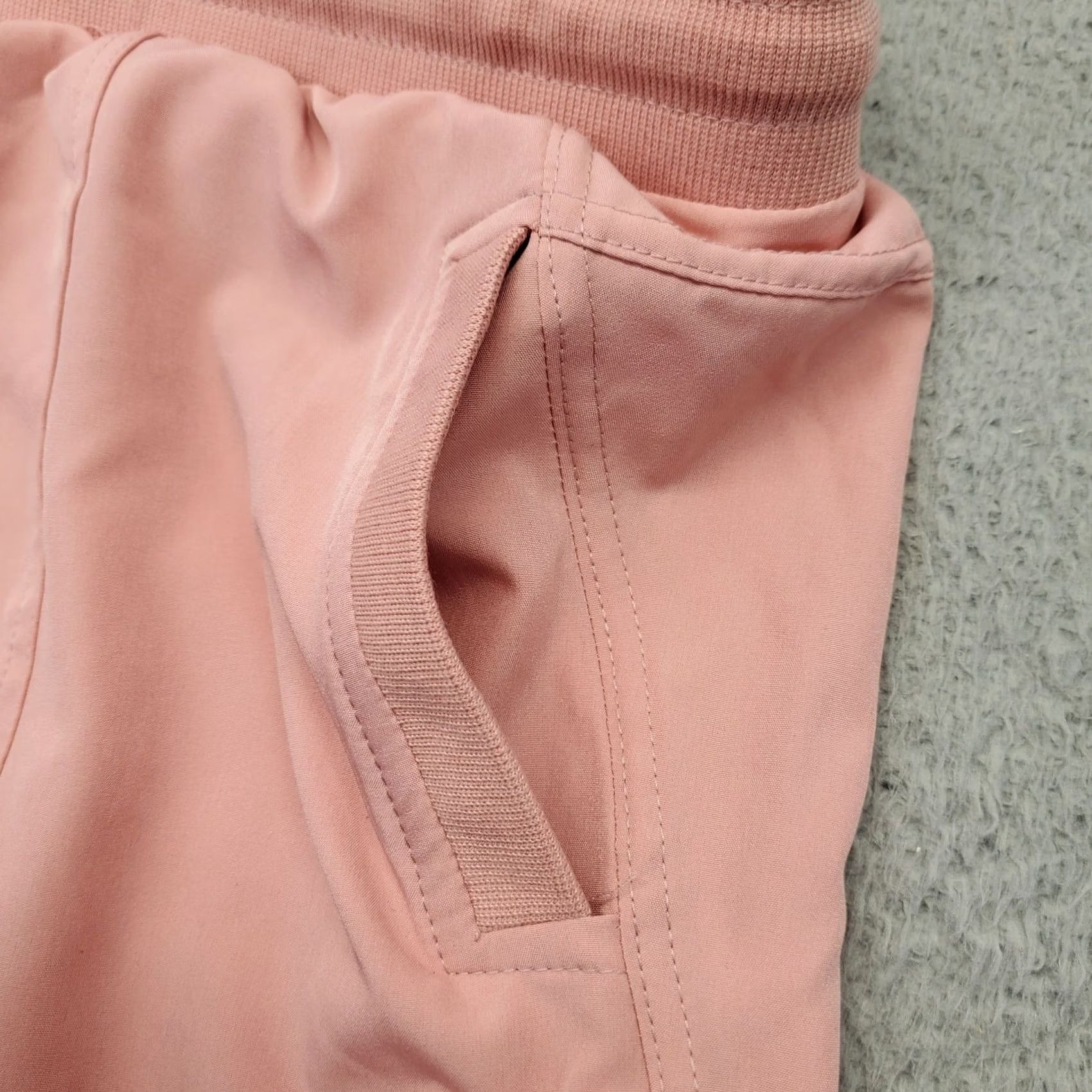 Vintage Ultra Performance Cropped Pants Womens 1X Pink Ruched Drawstring Stretch Pockets Breathable Easy Care Slit? Size 40" / US 18 - 8 Thumbnail