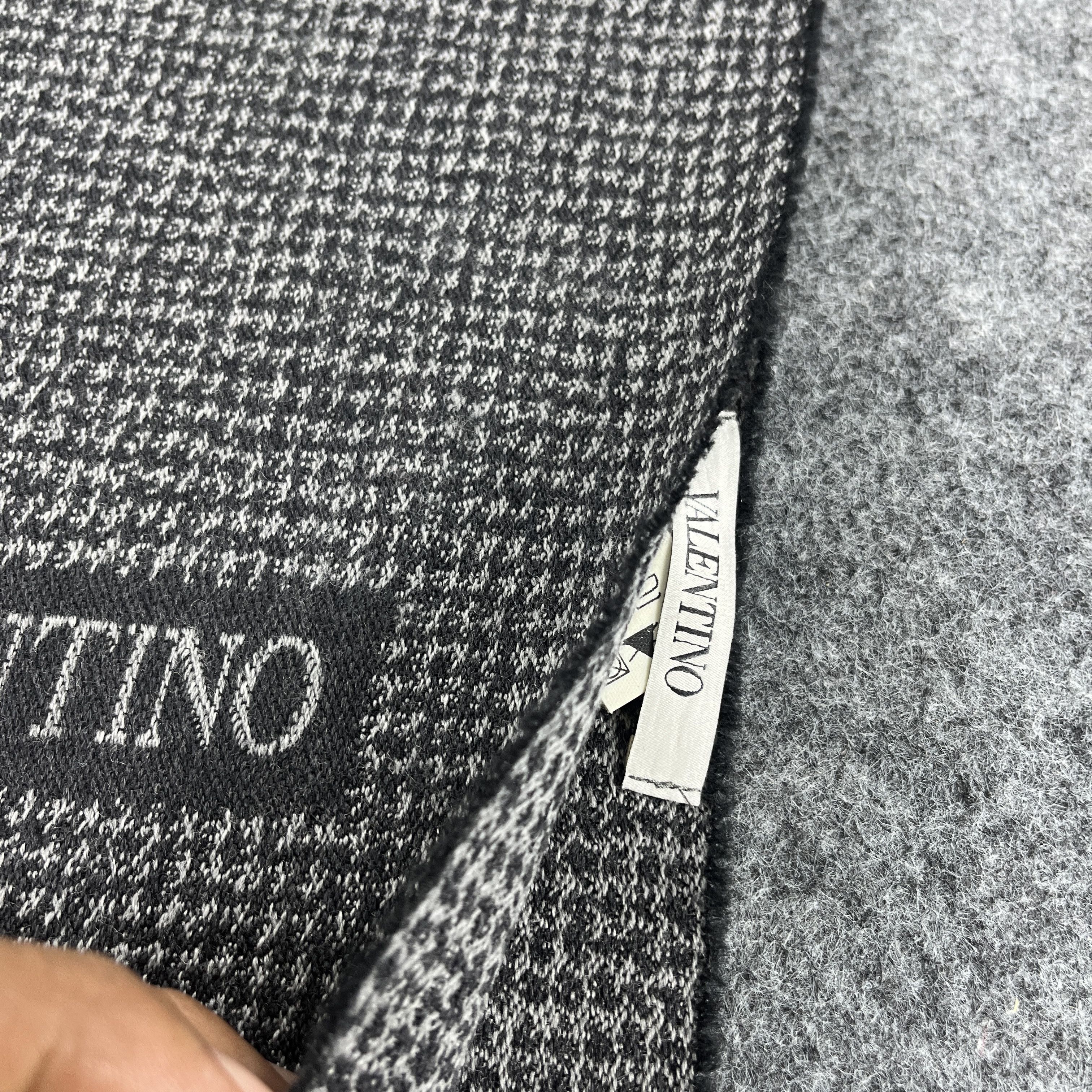 Valentino Valentino Scarf / Muffler / Neckwear T1318 Size ONE SIZE - 6 Thumbnail