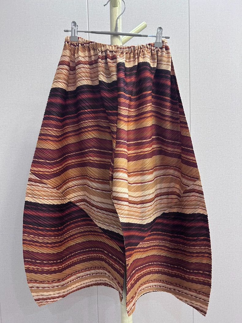 Issey Miyake size:1 Brown bestseller Lava series pants