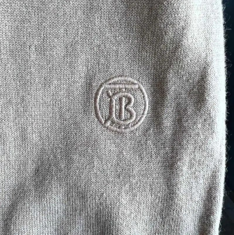 Burberry Burberry Women's Wool Knit Sweater in Khaki. Size XXS / US 00 / IT 34 - 6 Thumbnail