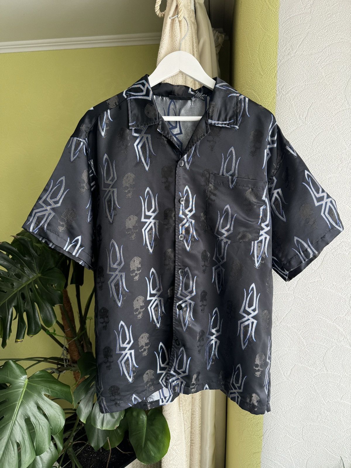 Japanese Brand Vintage Y2K Tribal Skull Short Sleeve Shirt Rave Avant Garde Size US L / EU 52-54 / 3 - 2 Thumbnail