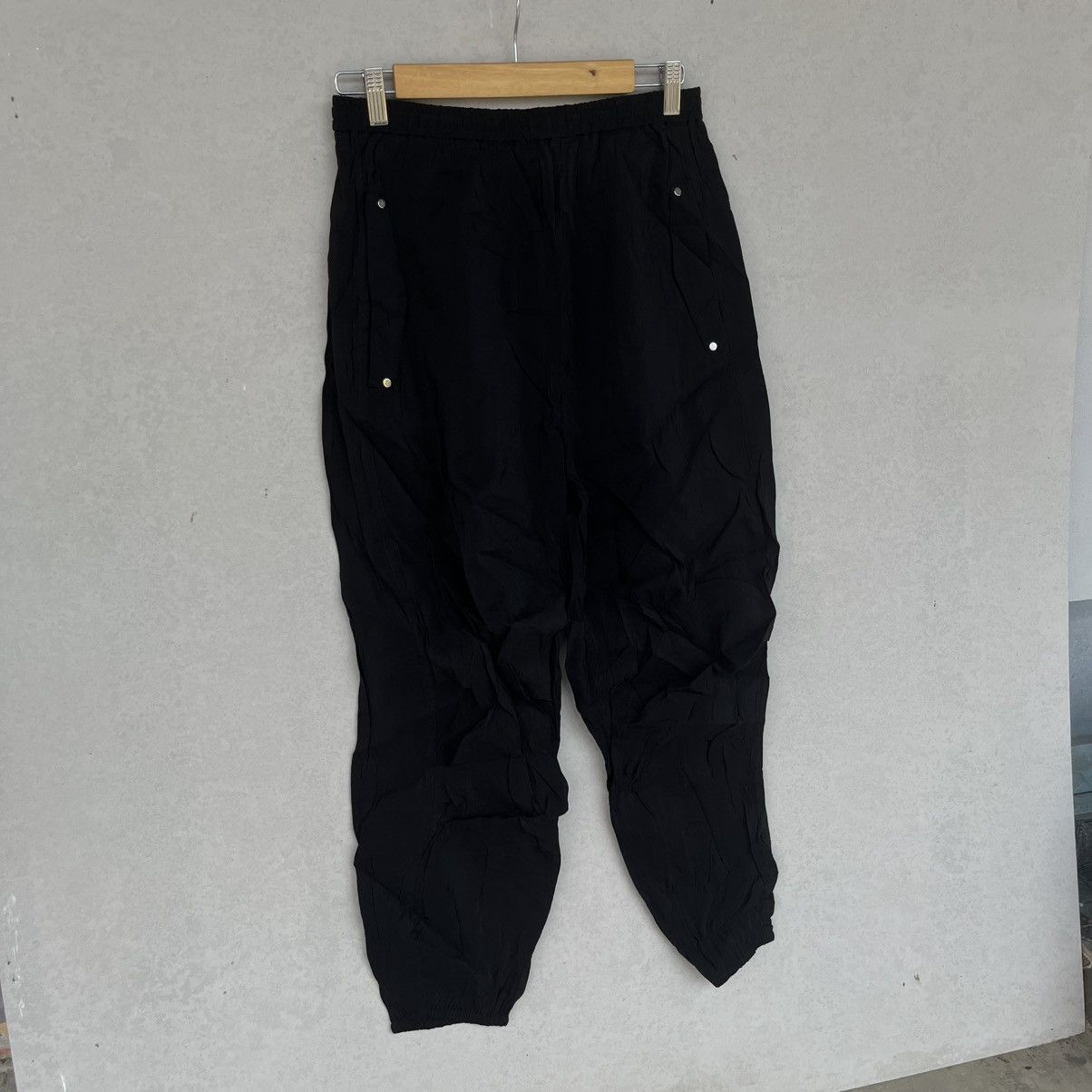 Other Vintage Black Cargo Pants Waist And Cuffs Size S W18 L25 Size US 26 / EU 42 - 3 Thumbnail