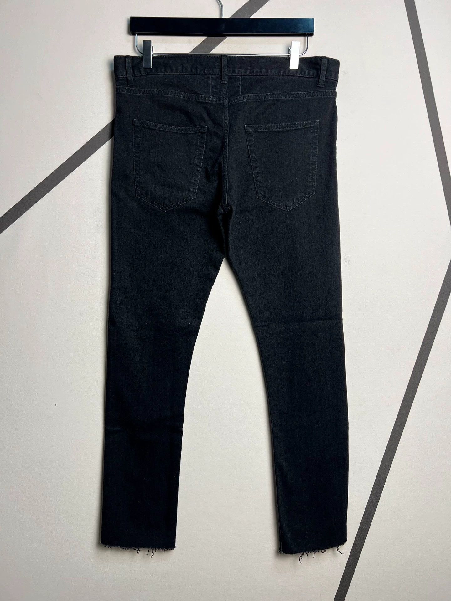 Saint Laurent Paris Authentic Saint Laurent black basic jeans with knee cuts Size US 32 / EU 48 - 2 Thumbnail