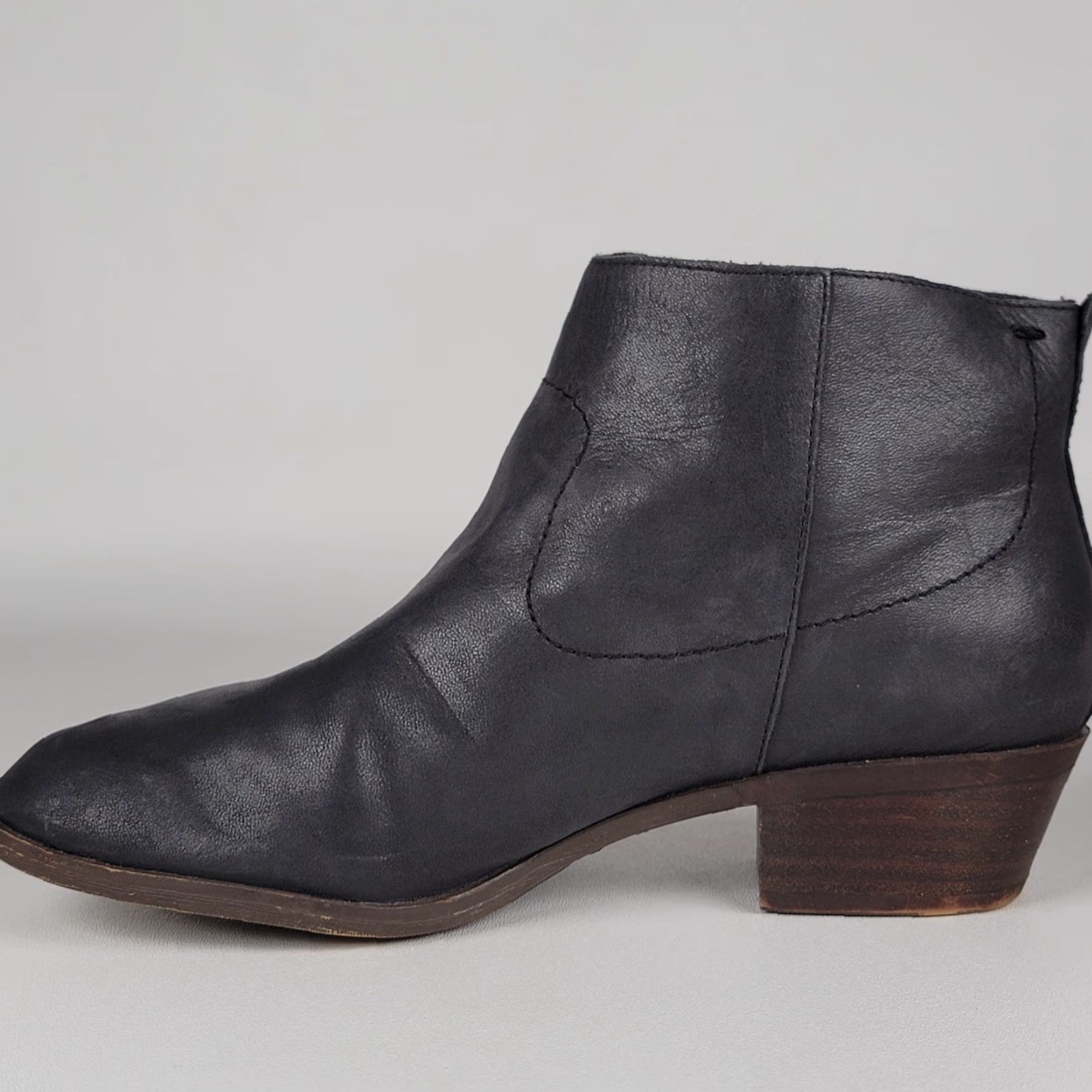 Lucky Brand Lucky Brand Women Bootie Charcoal Black Leather Side Zip Ankle 6.5 M Black Boots Menus? Size US 7 / IT 37 - 4 Thumbnail