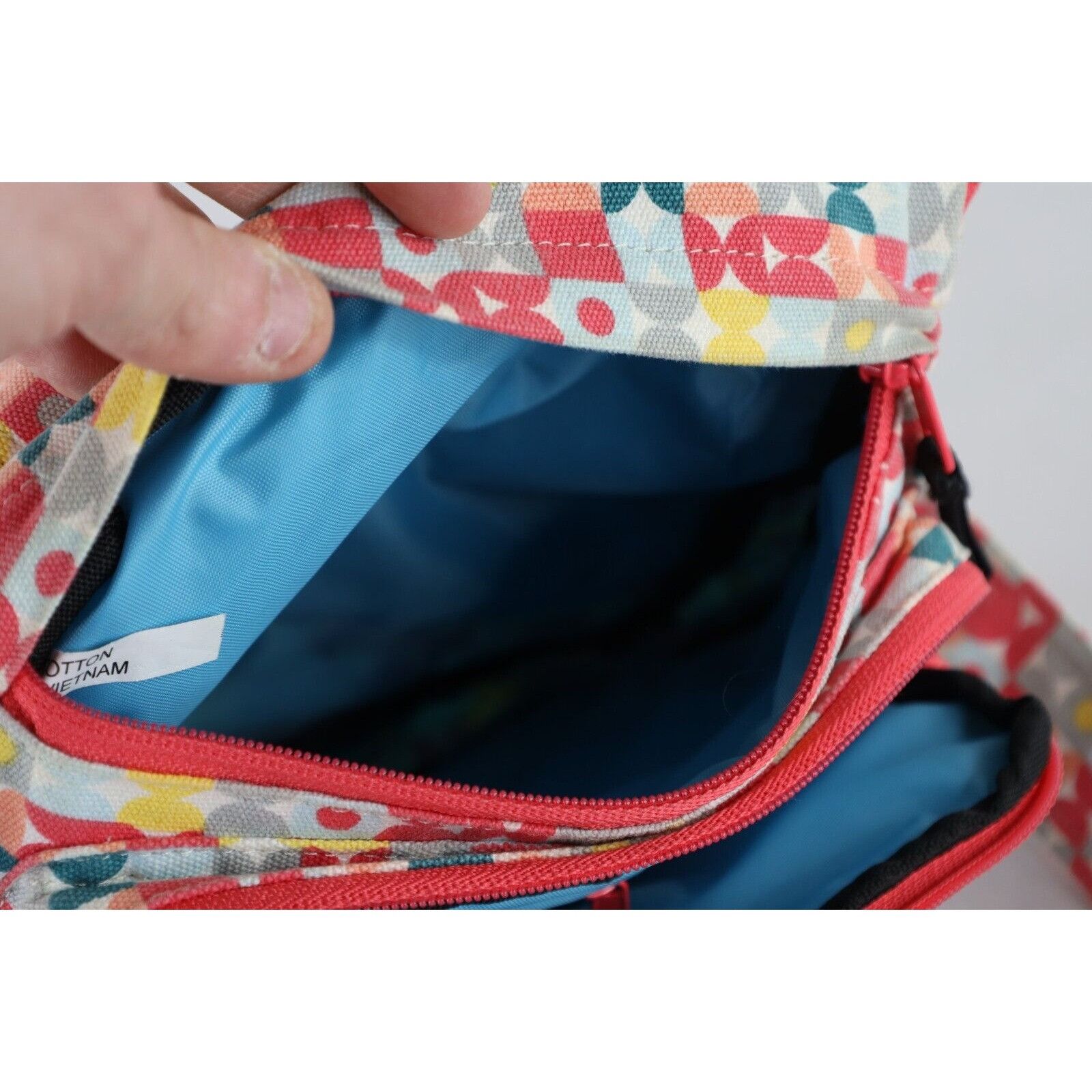 KAVU × Vintage Vintage Kavu Distressed Canvas Rainbow Crossbody Bag Size ONE SIZE - 10 Thumbnail