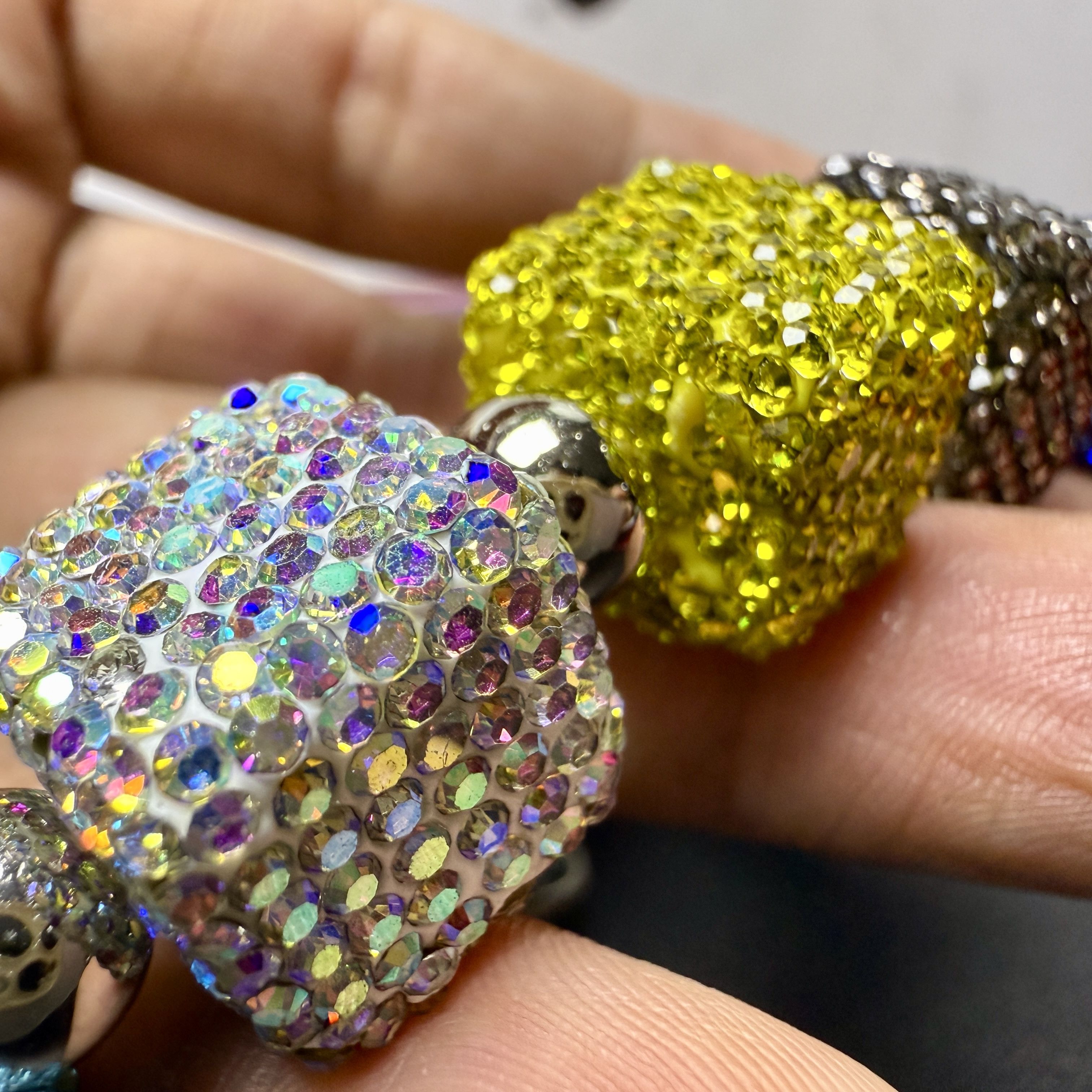 Jewelry Multiple Color Bead Wallet Chain Size ONE SIZE - 3 Thumbnail