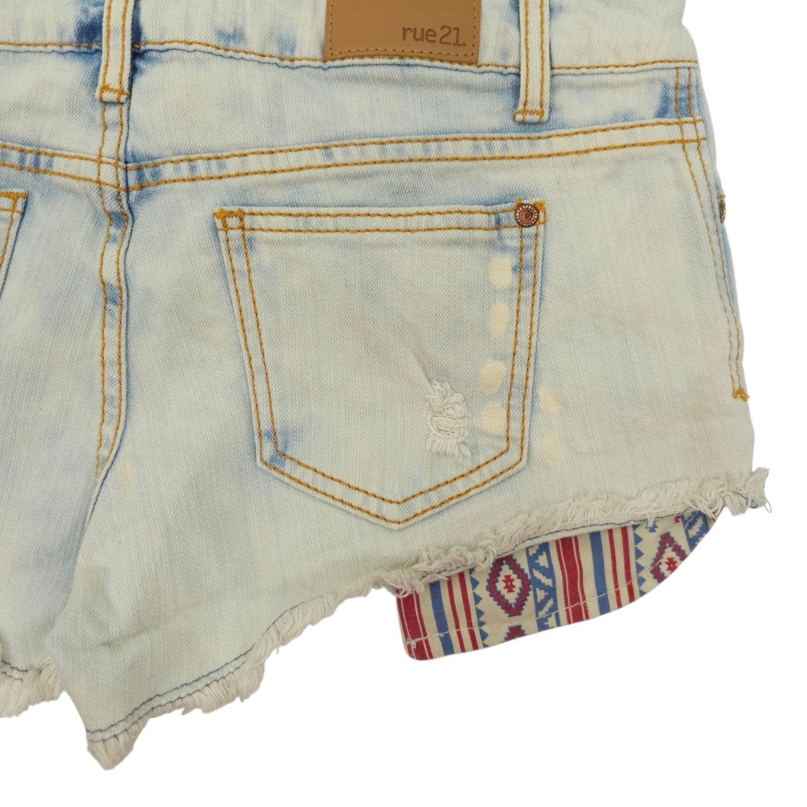 rue21 rue21 Denim Cutoff Shorts 7/8 Light Wash Distressed Aztec Bo Size 32" / US 10 / IT 46 - 17 Thumbnail