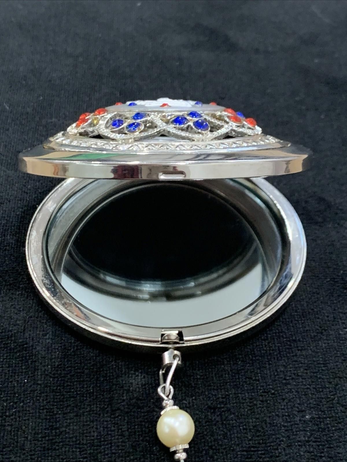 Other Egyptian Revival Compact Mirror Silver Tone Cleopatra Size ONE SIZE - 7 Thumbnail